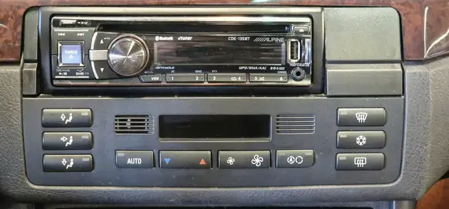 BMW 3 Series view 15