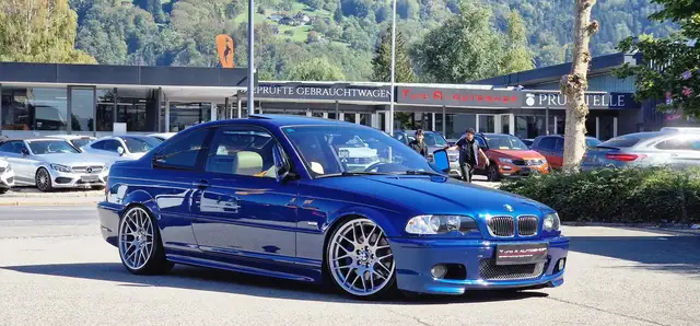 BMW 3 Series view 4