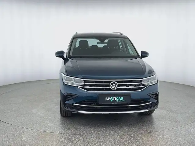 Volkswagen Tiguan view 2