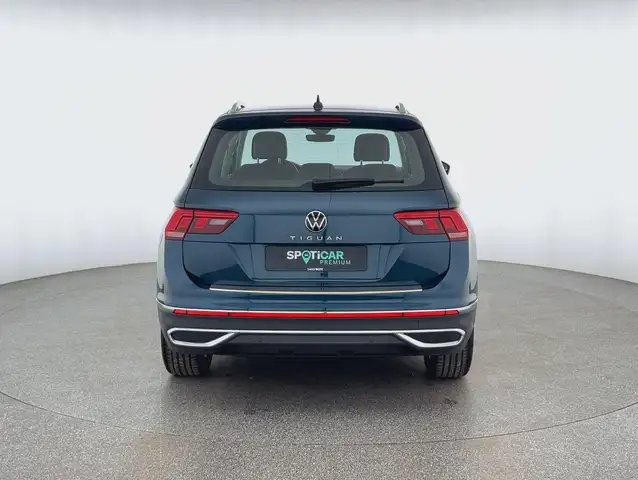 Volkswagen Tiguan view 4