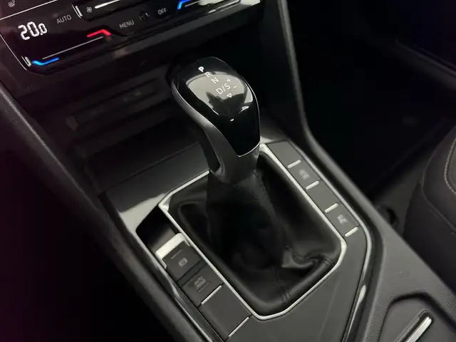 Volkswagen Tiguan view 15
