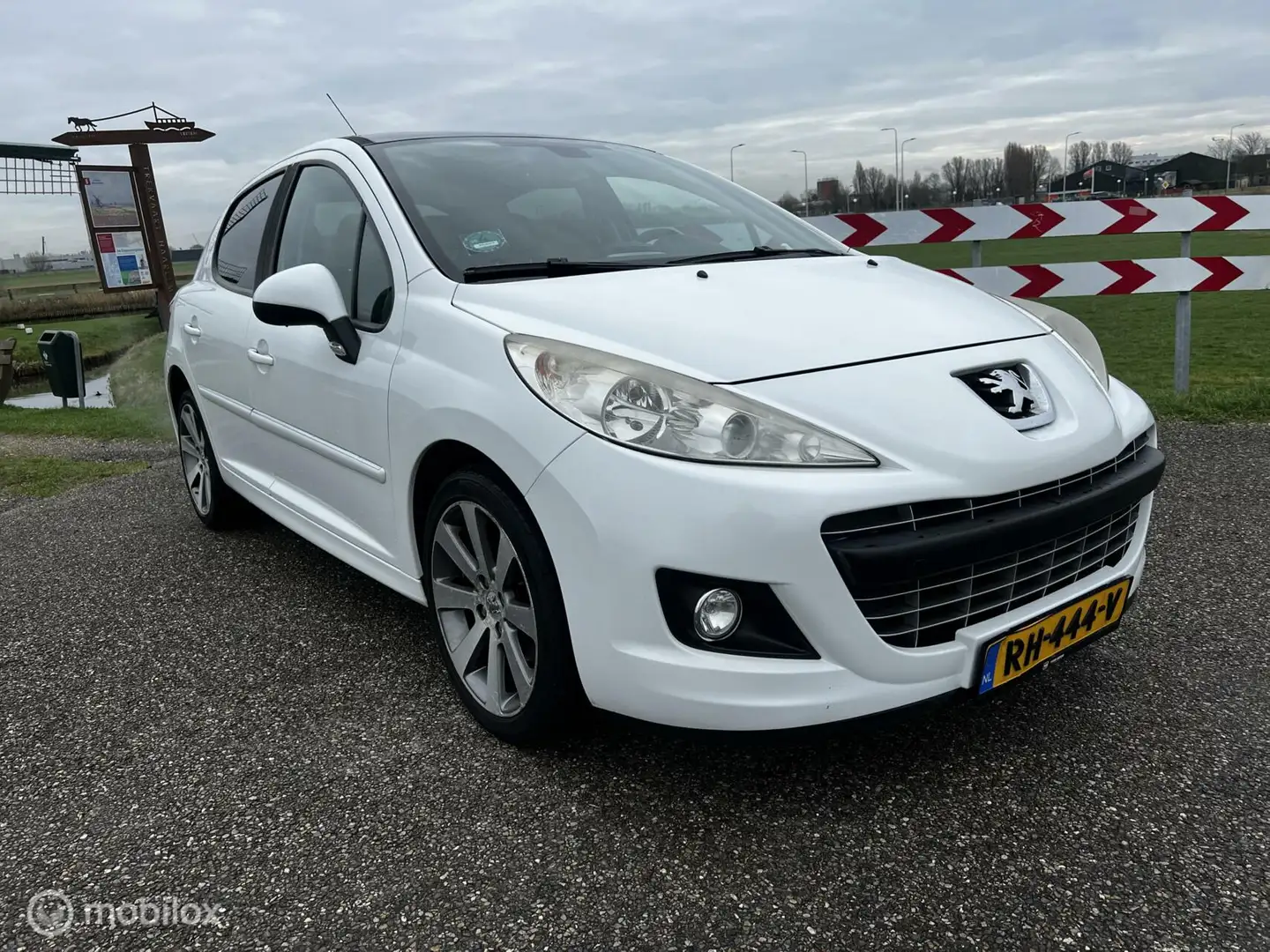Peugeot 207 1.6 THP Féline Weiß - 2