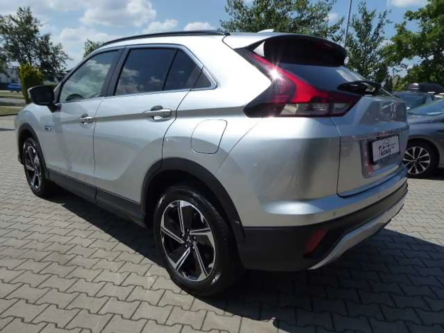 Mitsubishi Eclipse Cross Plug-in Hybrid PLUS 2.4 MIVEC 4WD Silber - 2