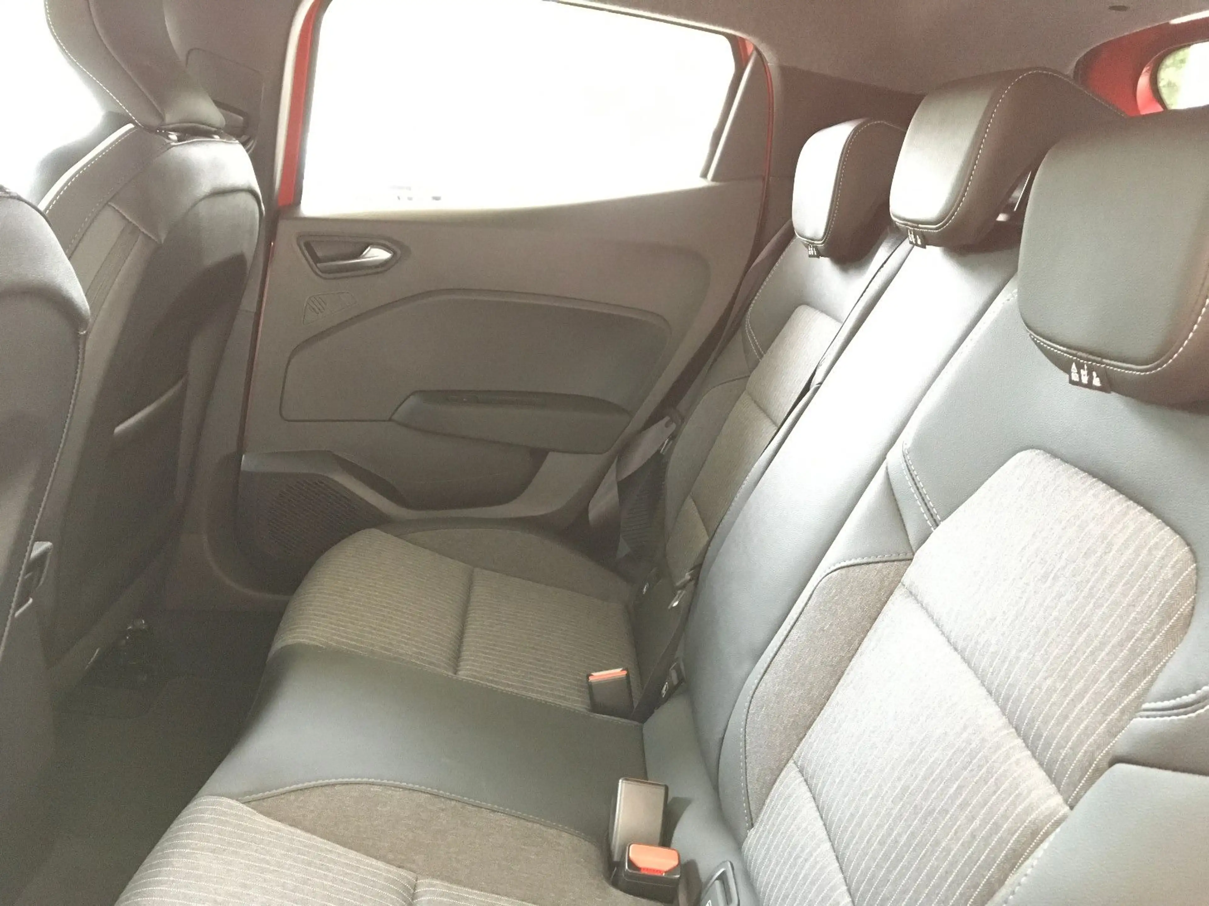 Mitsubishi Colt 1.6 Select Hybrid Autom/LED/Nav/Kamera/Shz — photo 10