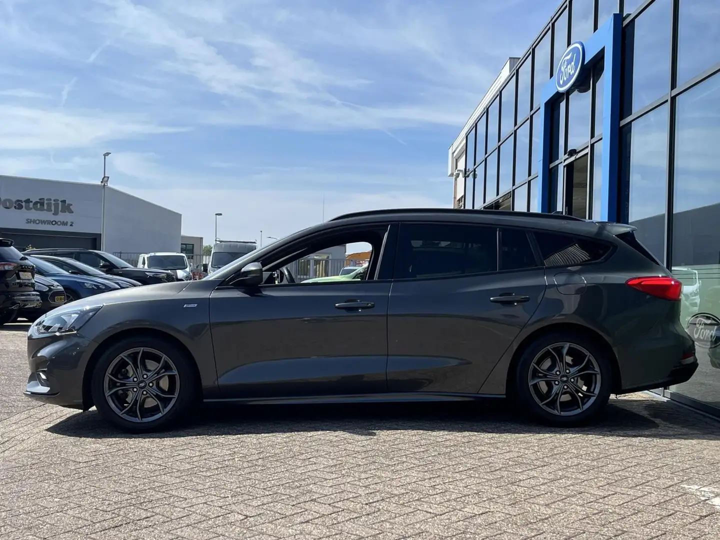 Ford Focus Wagon 1.0 EcoBoost ST Line 125PK Cruise Navi Clima Grijs - 2