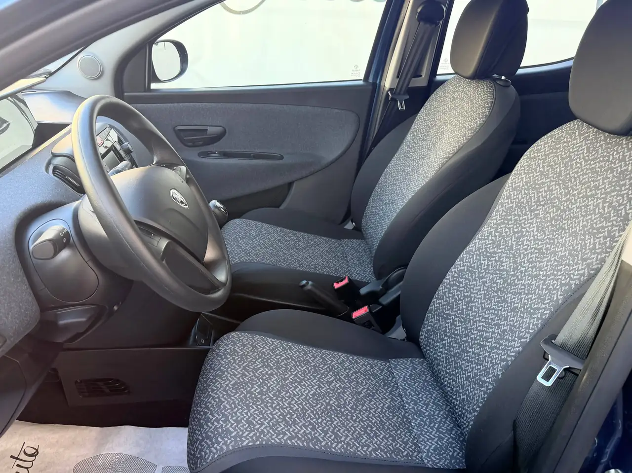 Lancia Ypsilon 2024 — фото 10