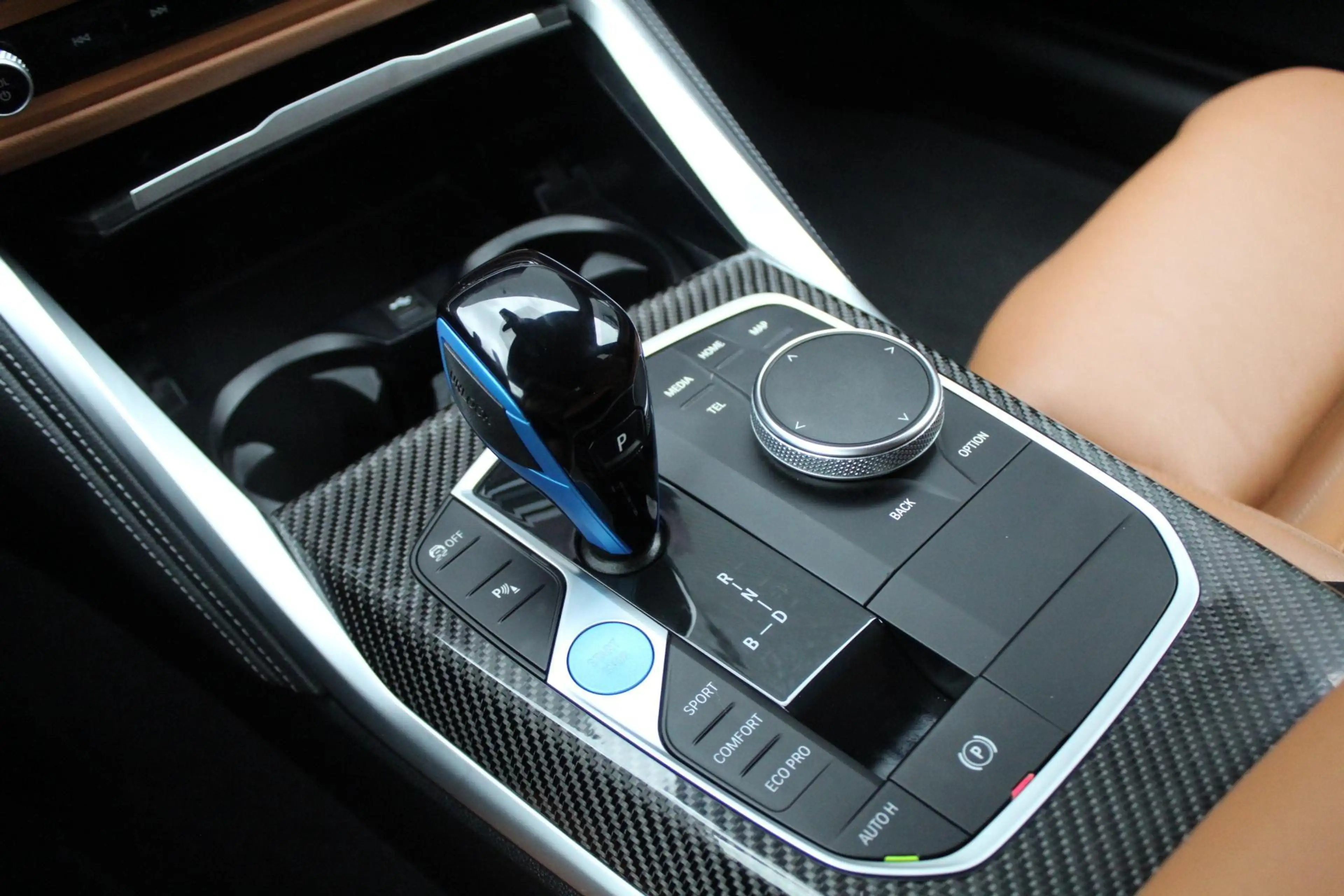 BMW i4 eDrive40 High Ex 84 kWh/Dravit/Performance stoelen — photo 17