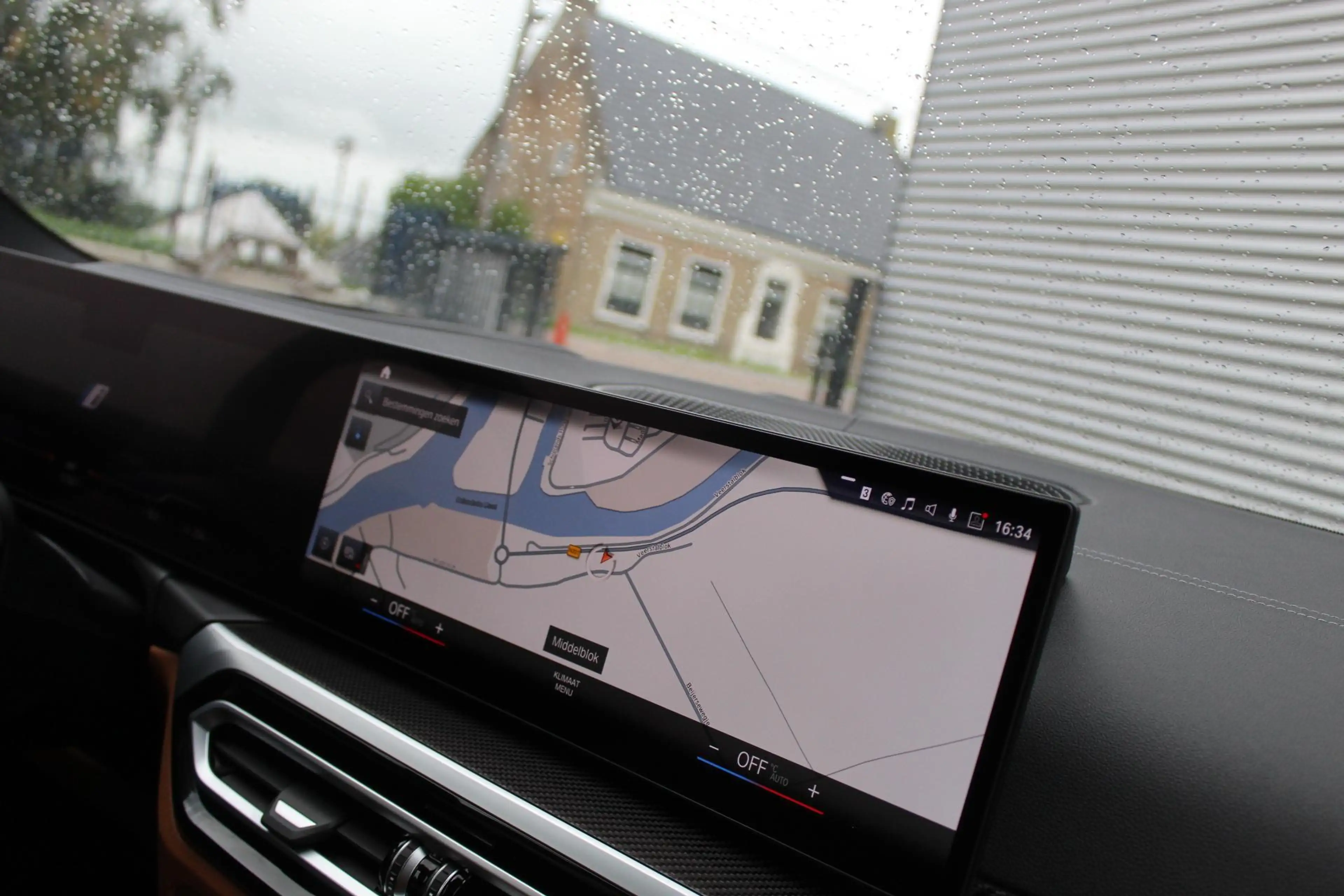 BMW i4 eDrive40 High Ex 84 kWh/Dravit/Performance stoelen — photo 46