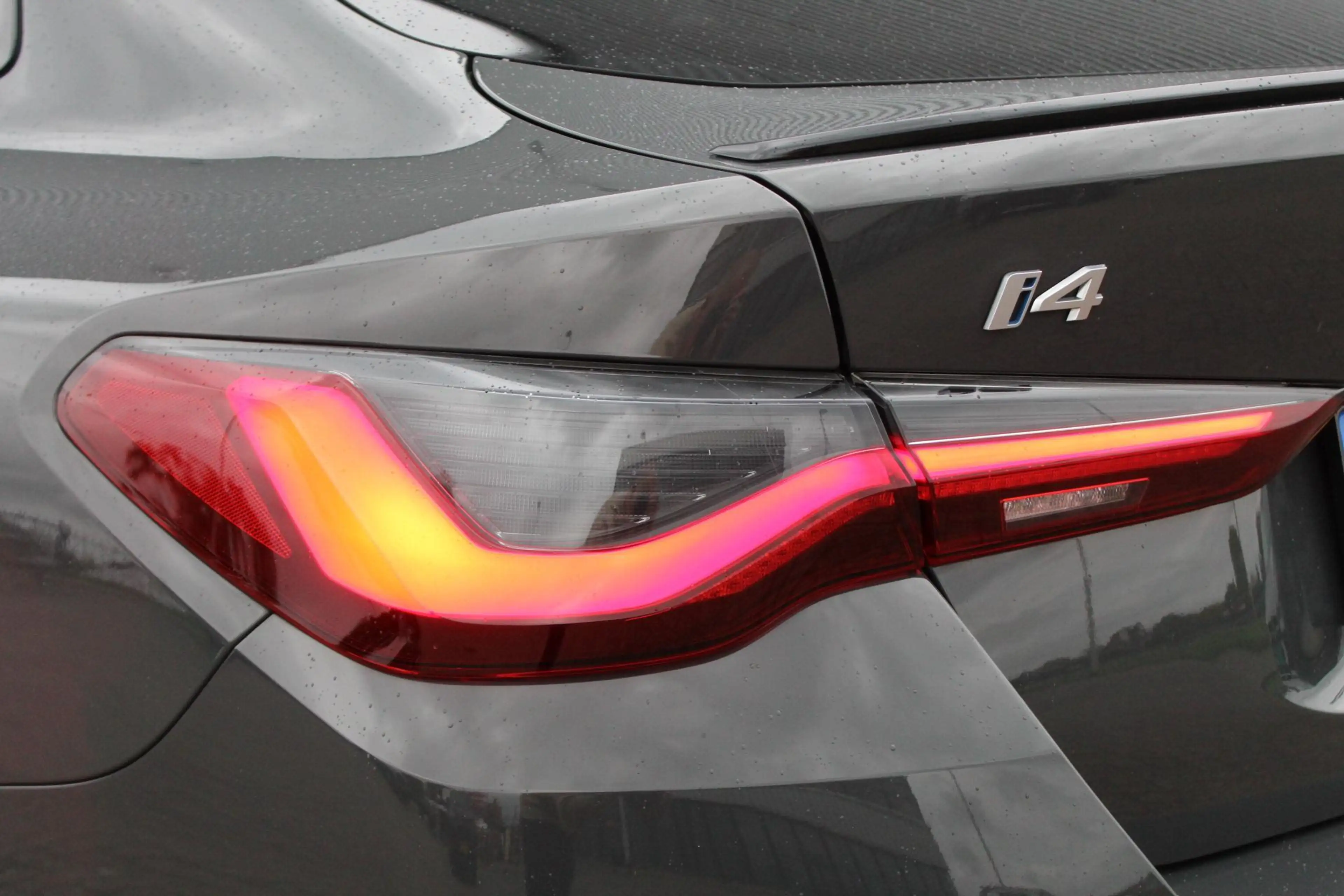 BMW i4 eDrive40 High Ex 84 kWh/Dravit/Performance stoelen — photo 42