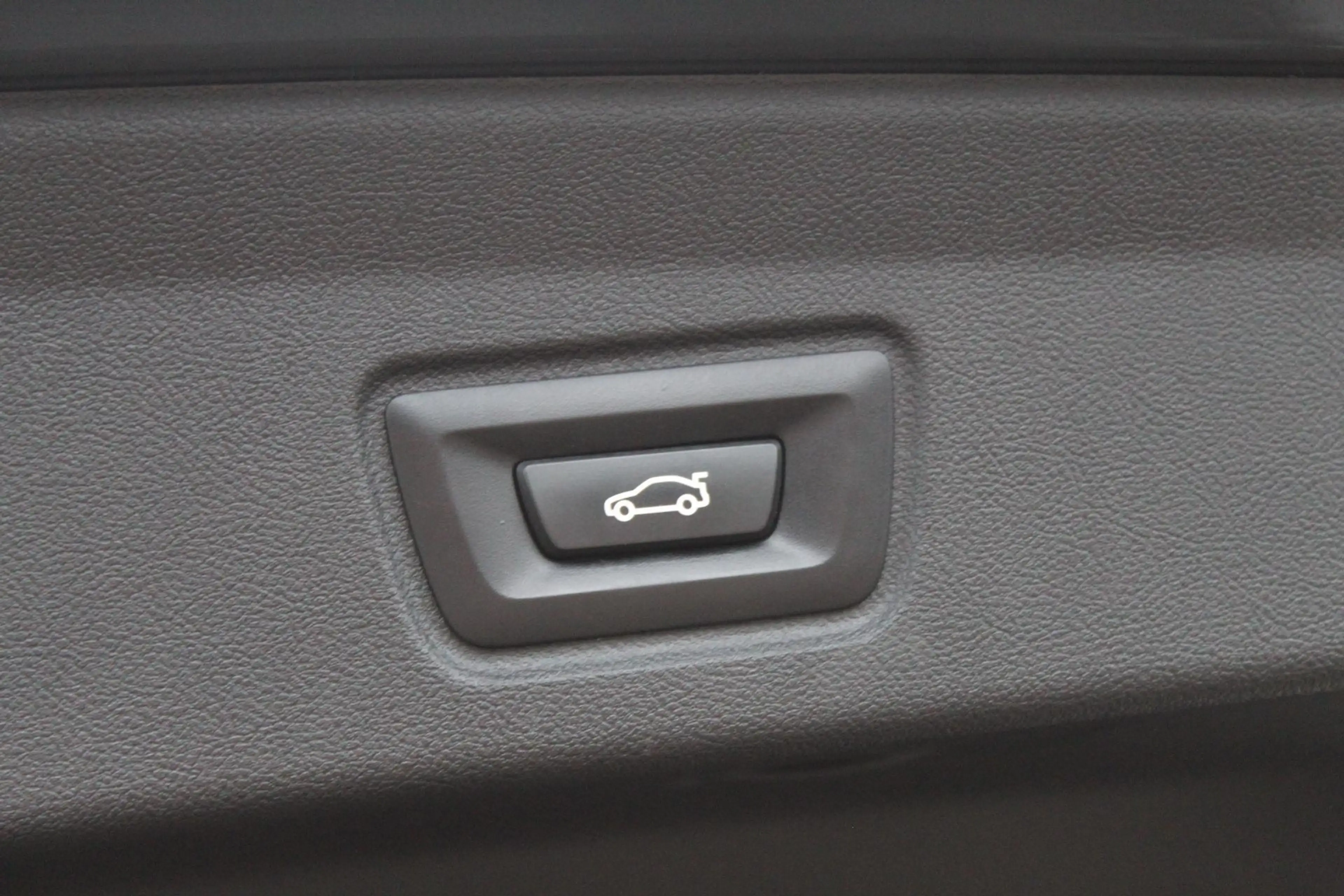 BMW i4 eDrive40 High Ex 84 kWh/Dravit/Performance stoelen — photo 32