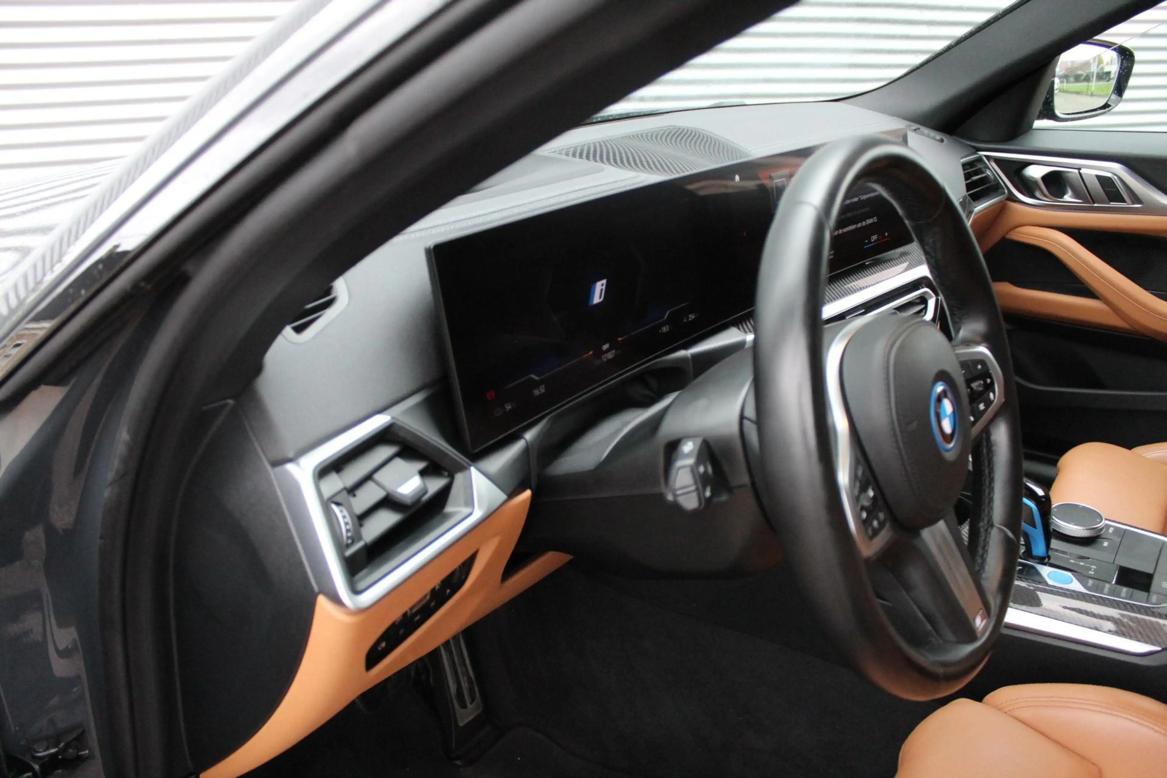 BMW i4 eDrive40 High Ex 84 kWh/Dravit/Performance stoelen — photo 40