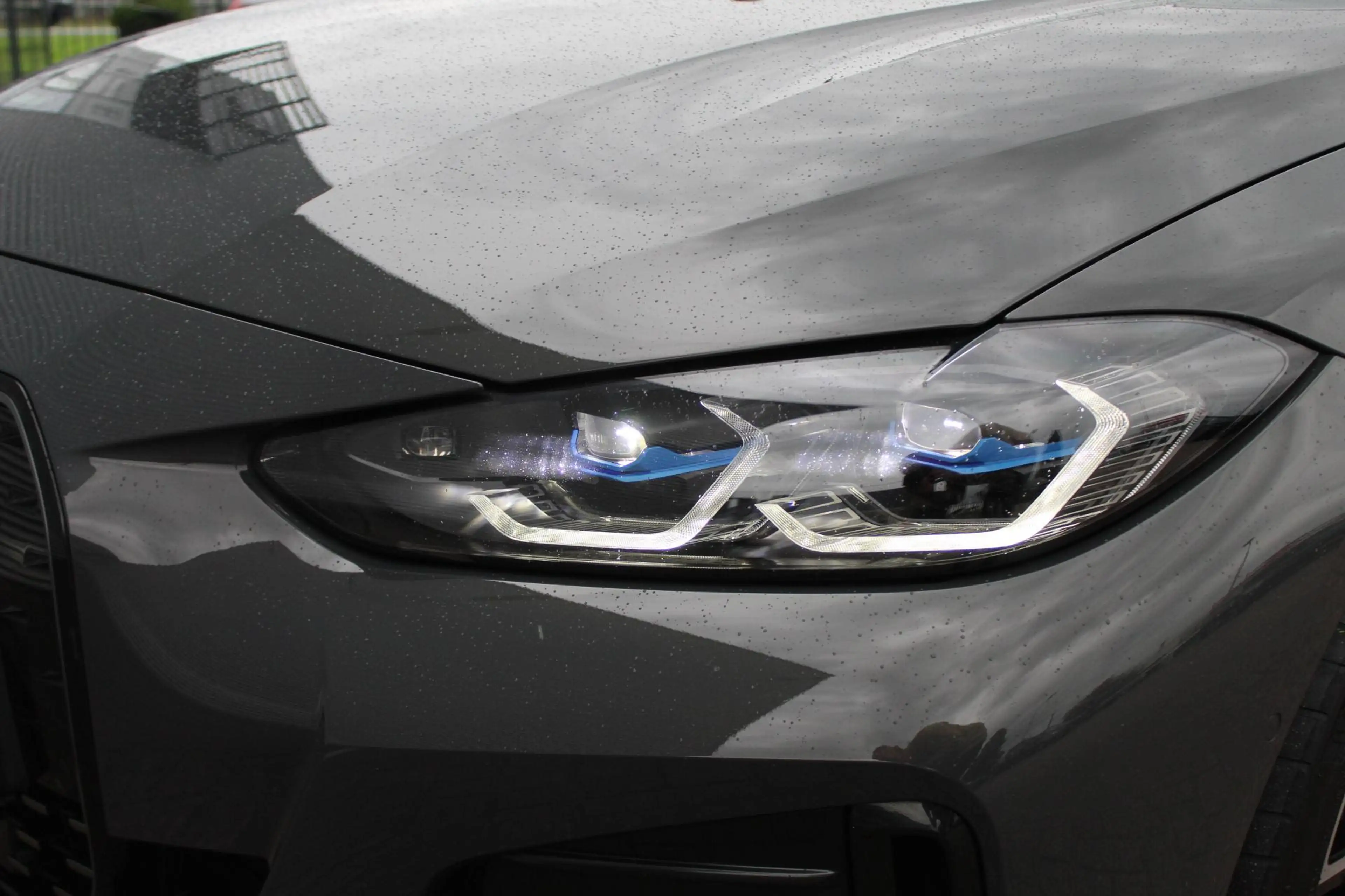 BMW i4 eDrive40 High Ex 84 kWh/Dravit/Performance stoelen — photo 41