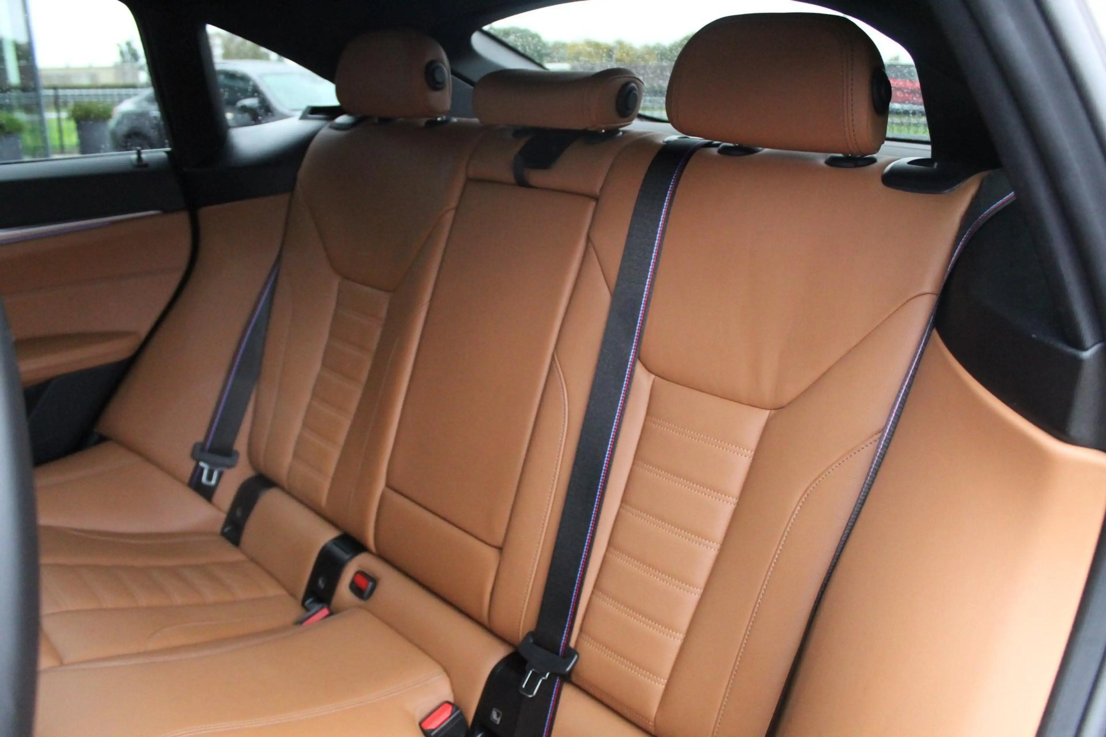 BMW i4 eDrive40 High Ex 84 kWh/Dravit/Performance stoelen — photo 14