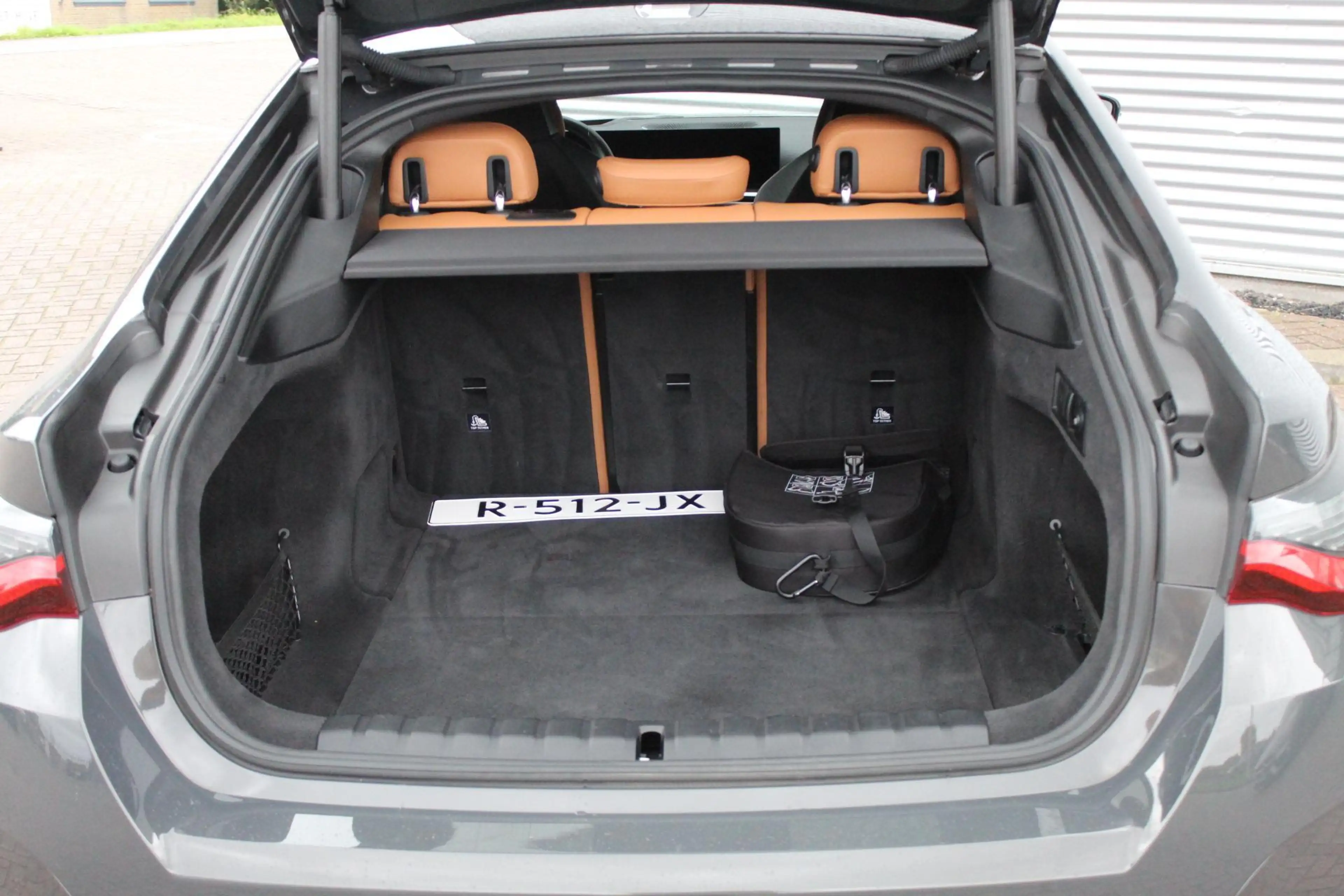 BMW i4 eDrive40 High Ex 84 kWh/Dravit/Performance stoelen — photo 30