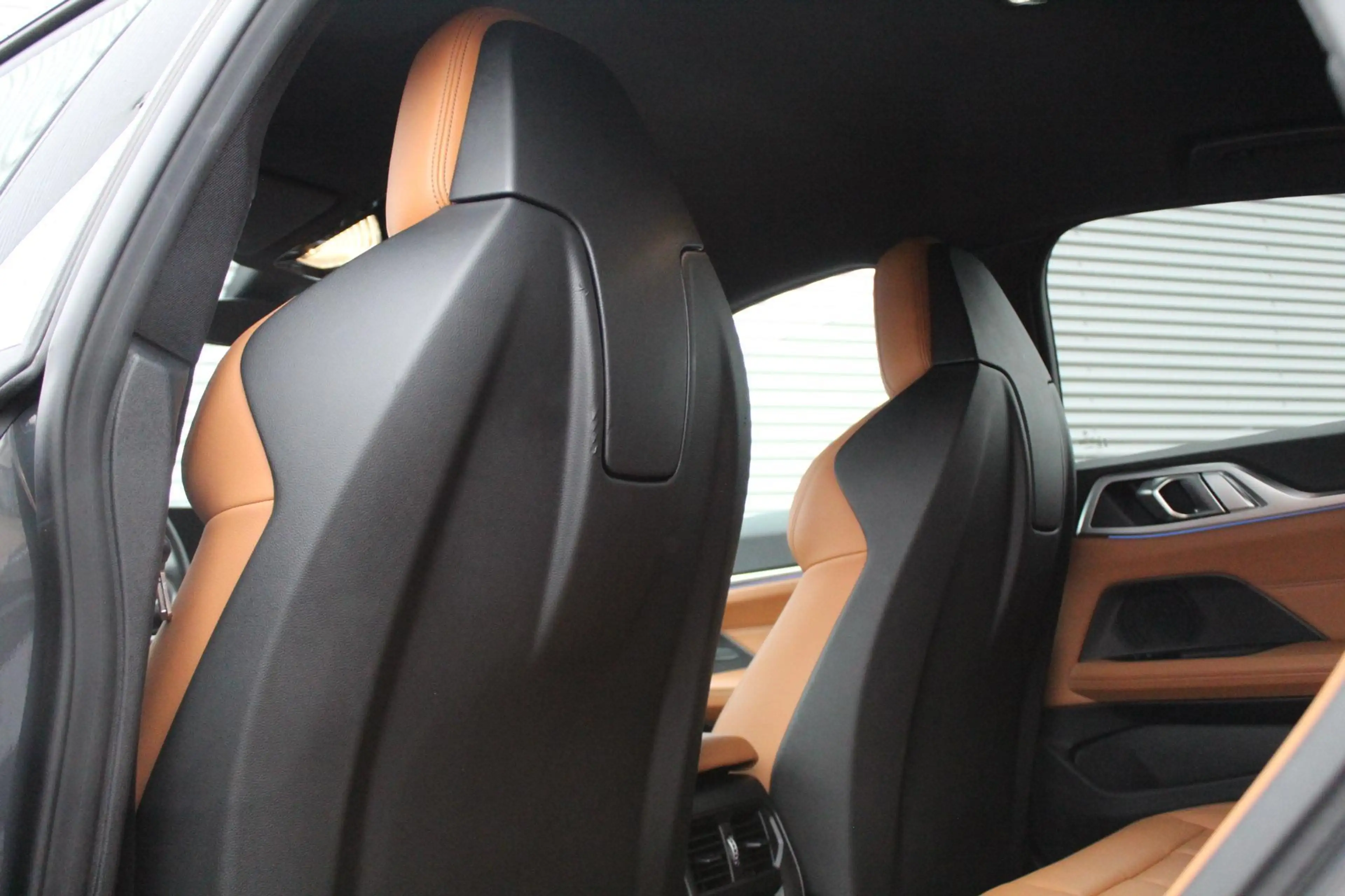 BMW i4 eDrive40 High Ex 84 kWh/Dravit/Performance stoelen — photo 35