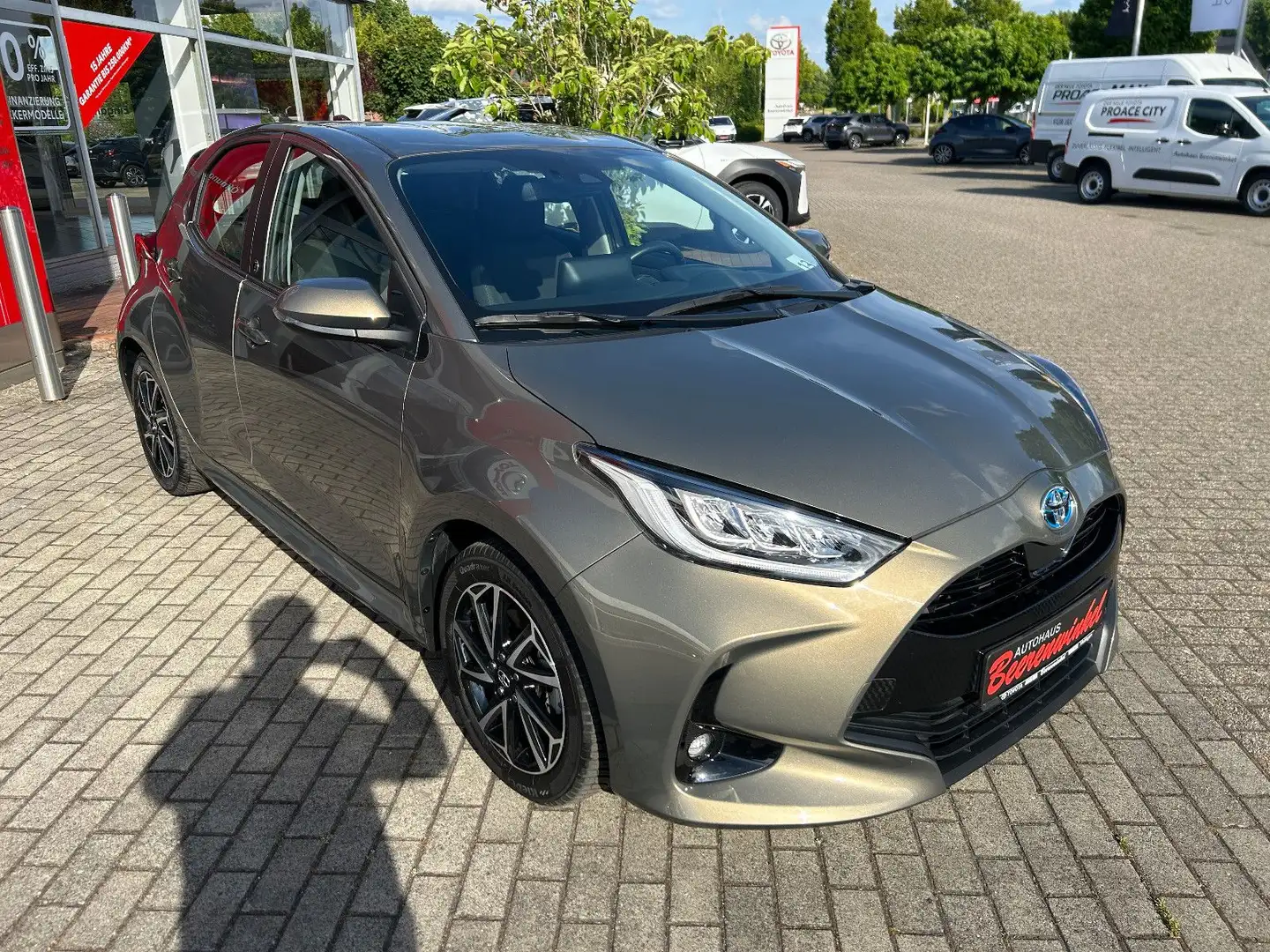 Toyota Yaris 1.5-l-VVT-i Hybrid CVT Team Deutschland Gris - 2