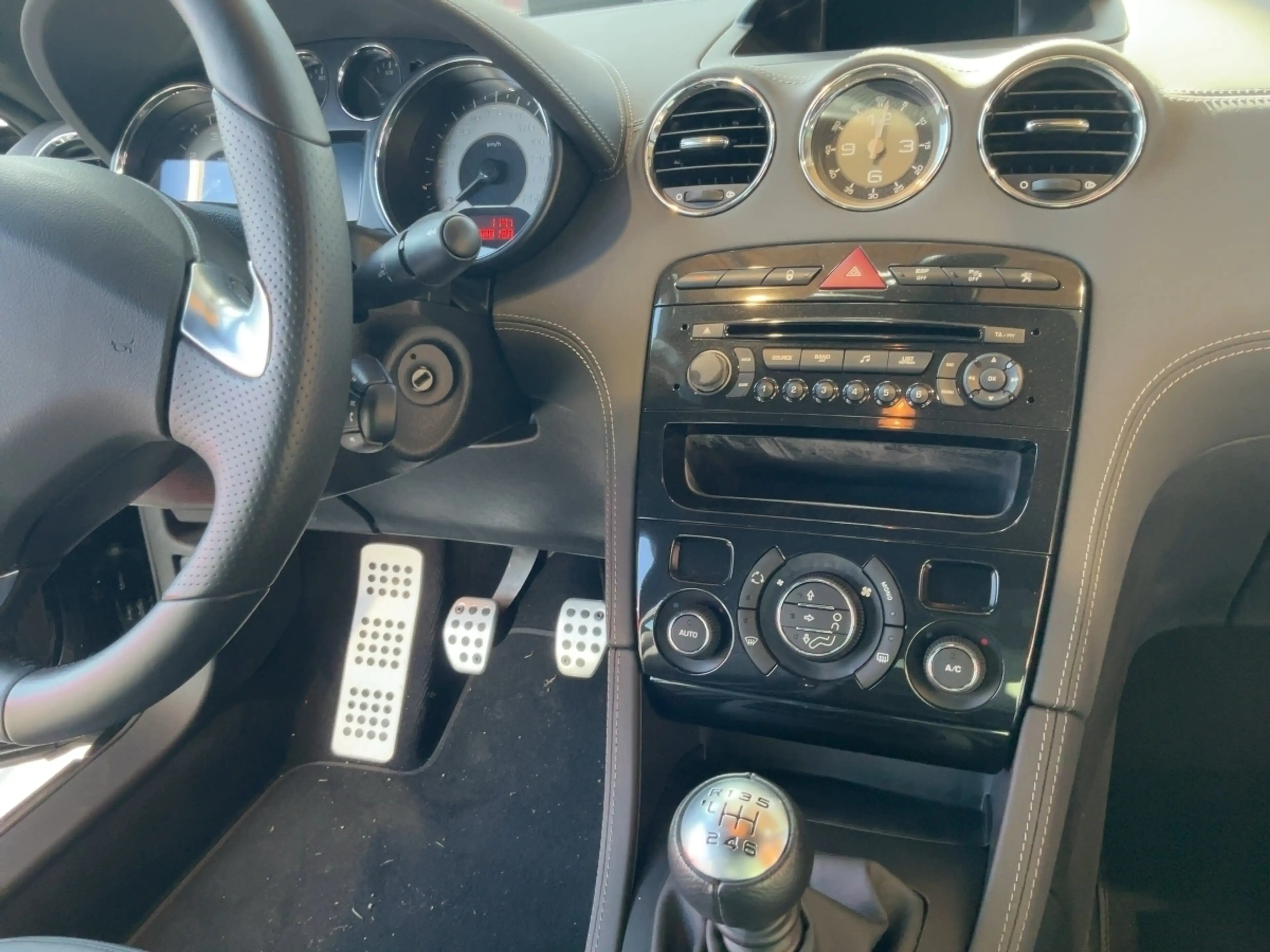 Peugeot RCZ 155 THP — photo 11