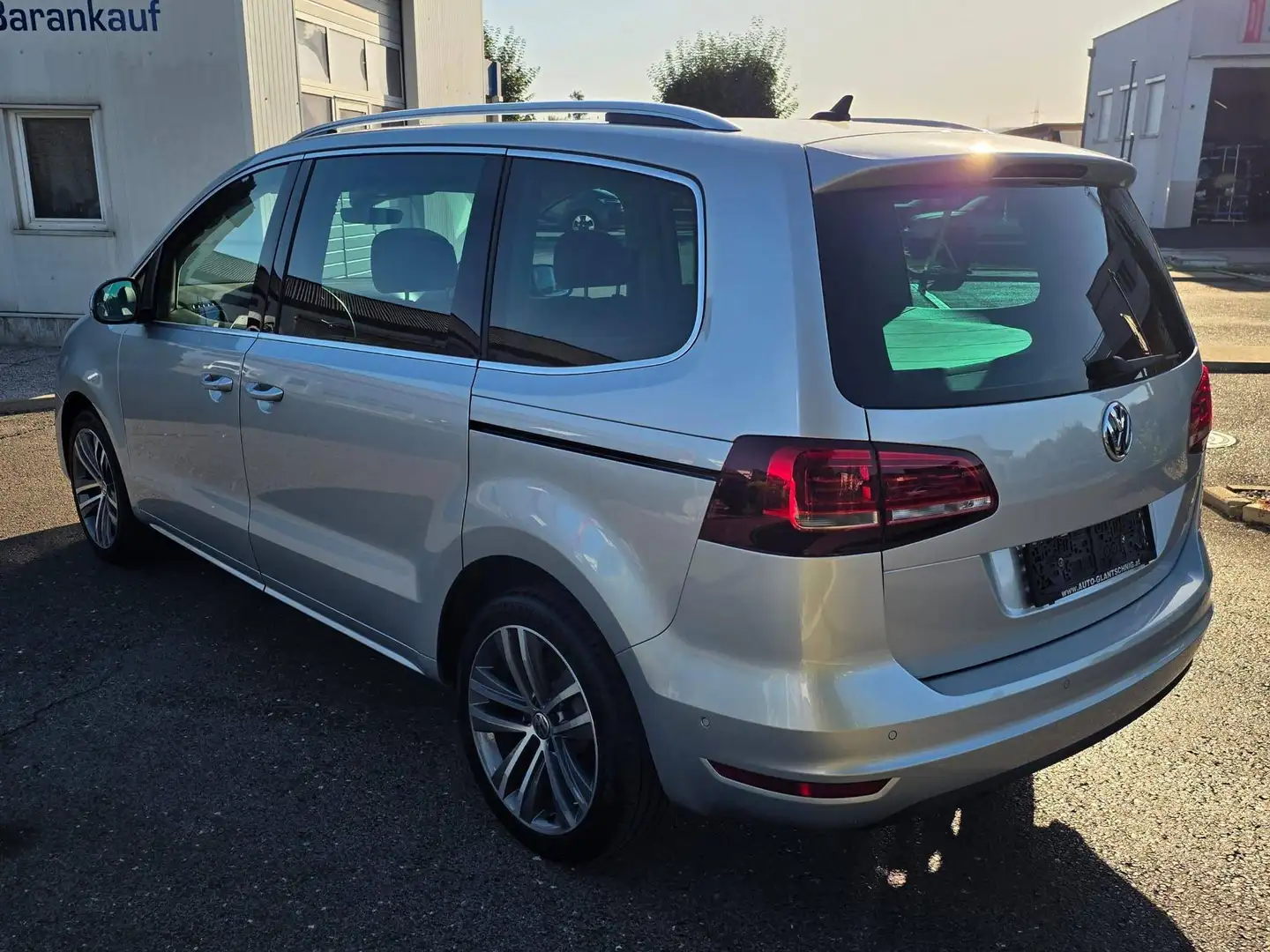 Volkswagen Sharan Highline *MwSt. ausweisbar* elektr. Schiebetüren *Rückfahrkamera * AHK schwenkbar * Grau - 2