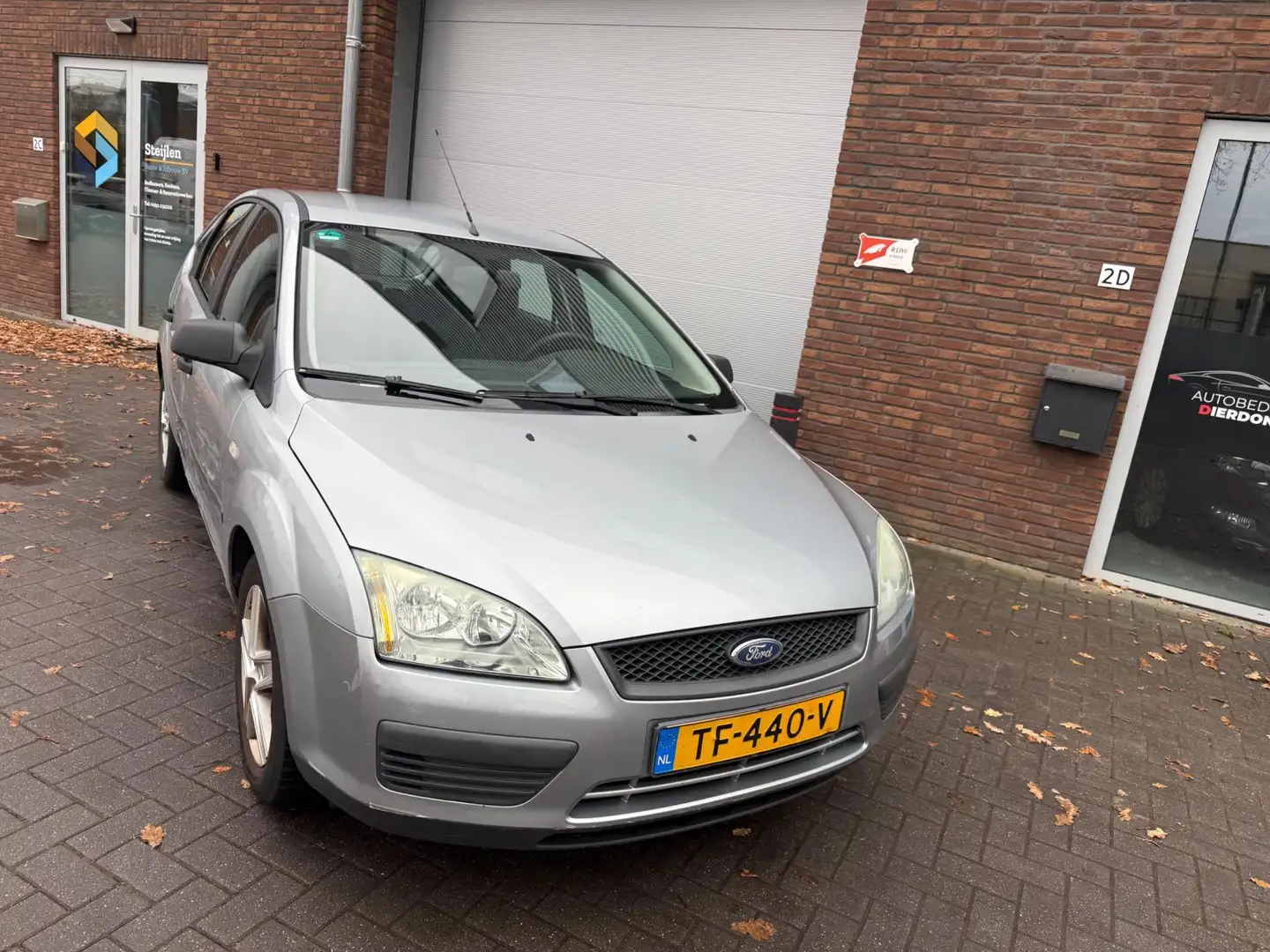 Ford Focus 1.6-16V Trend|AIRCO|NIEUWE APK Grigio - 2