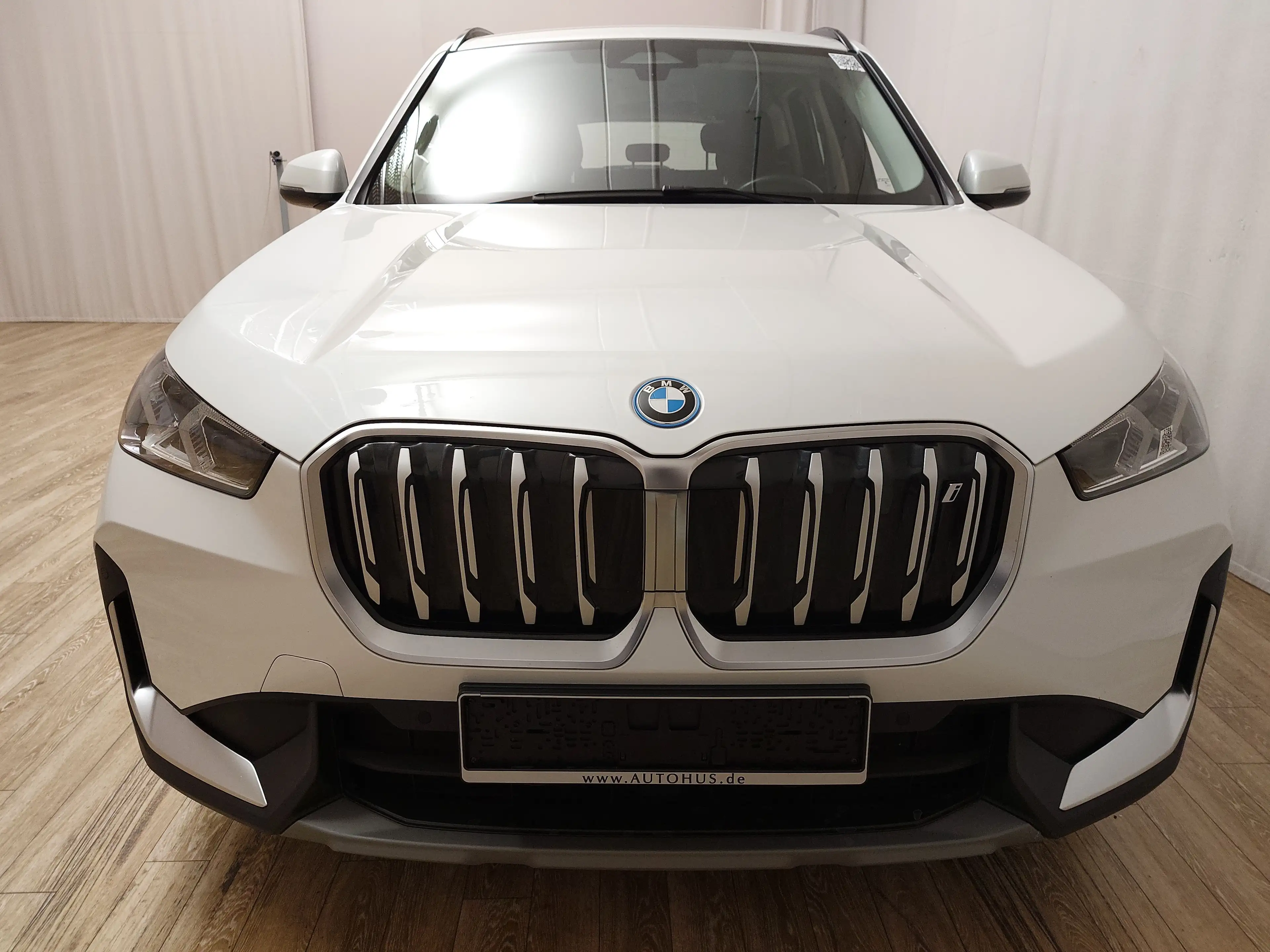 BMW iX1 xDrive Navi Shz RFK LED — photo 9