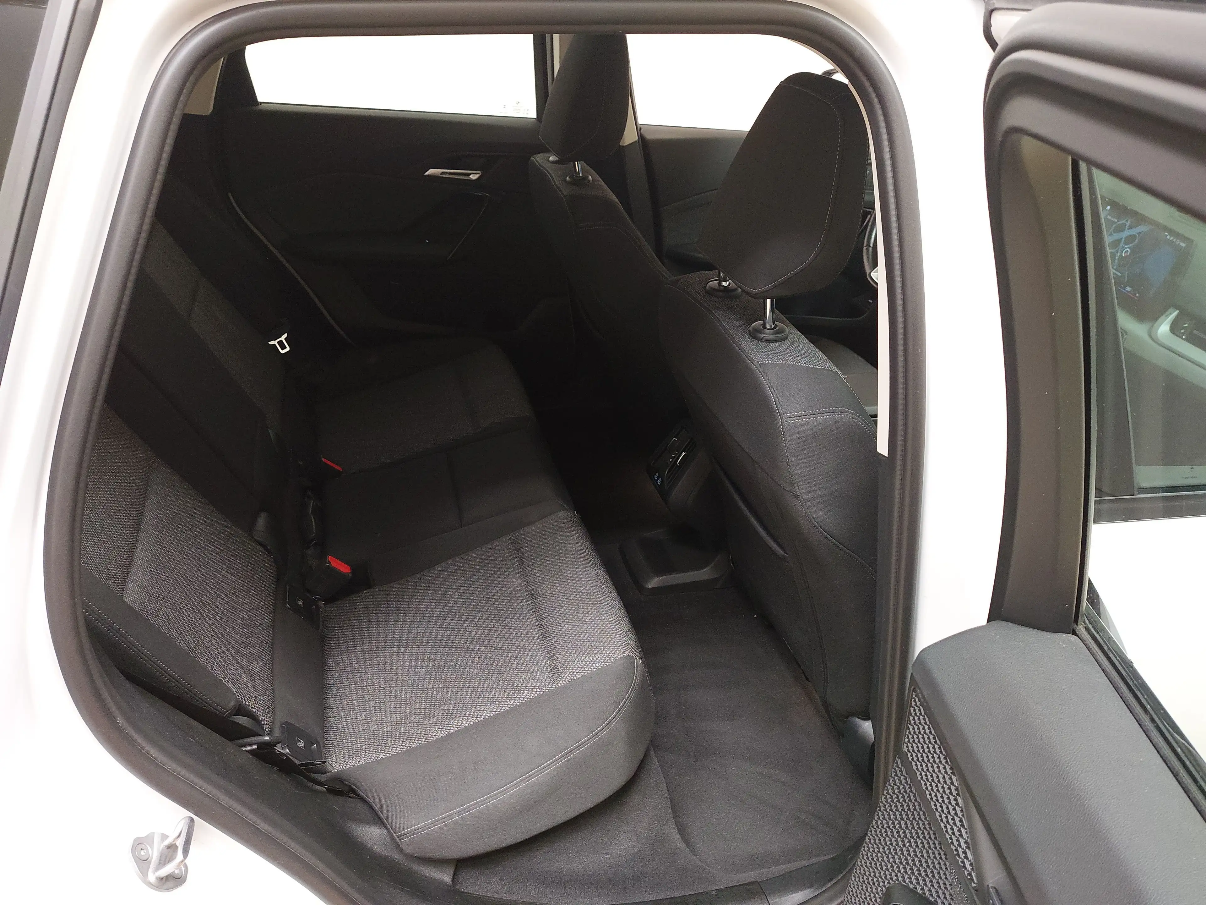 BMW iX1 xDrive Navi Shz RFK LED — photo 12