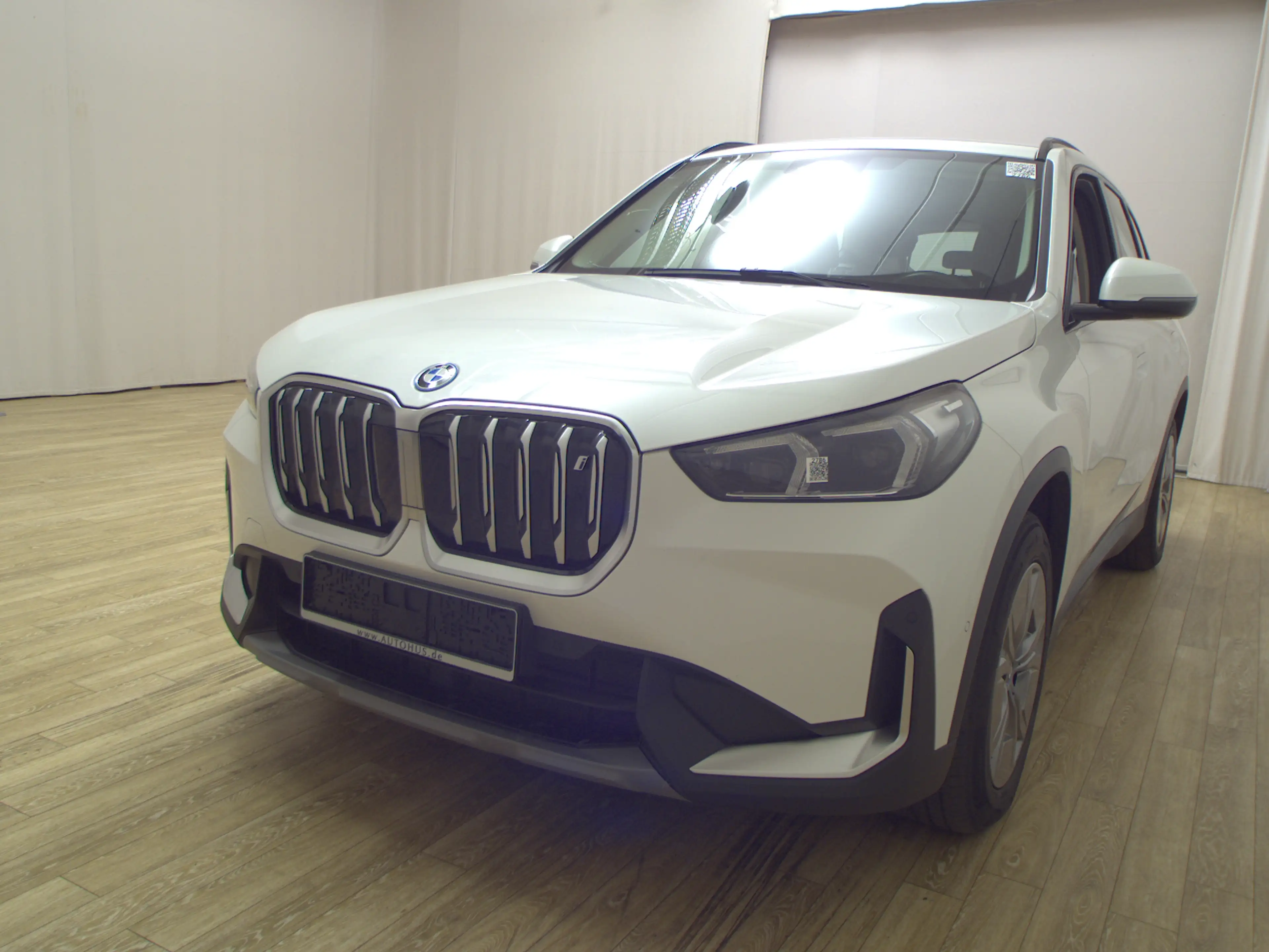 BMW iX1 xDrive Navi Shz RFK LED — photo 2