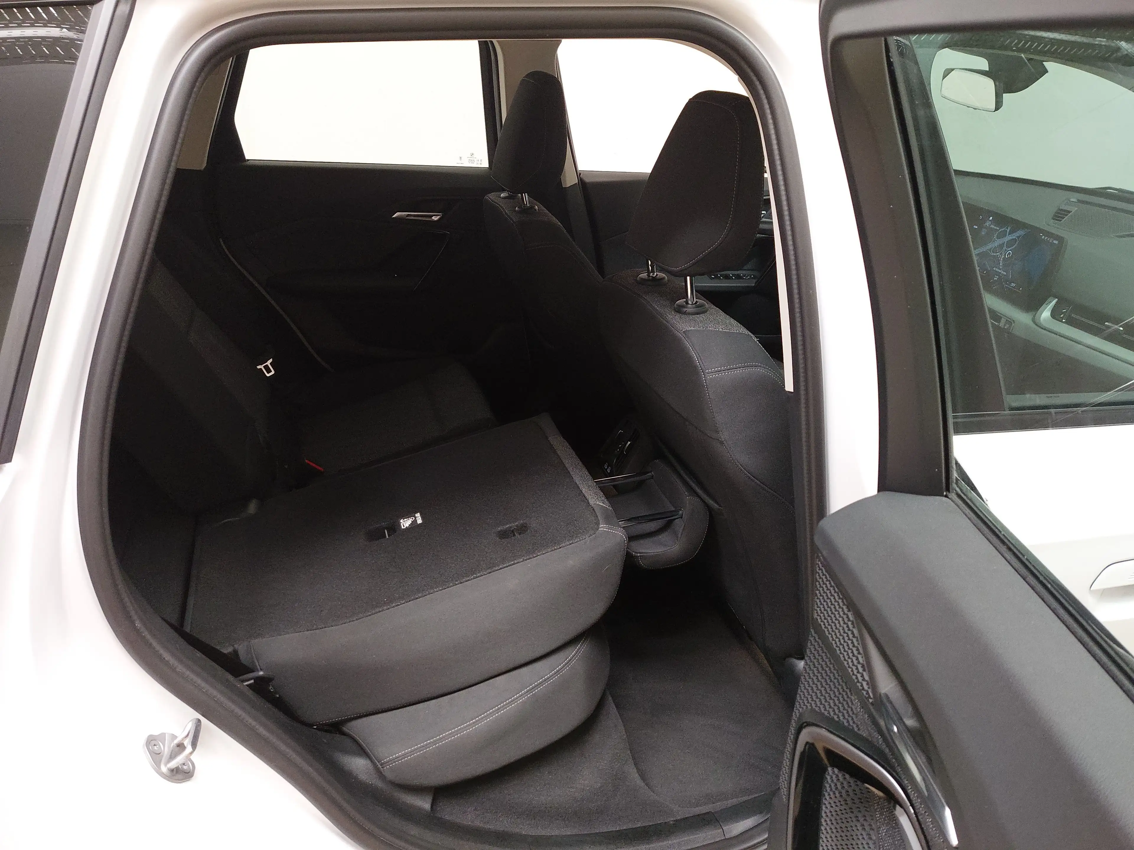 BMW iX1 xDrive Navi Shz RFK LED — photo 11