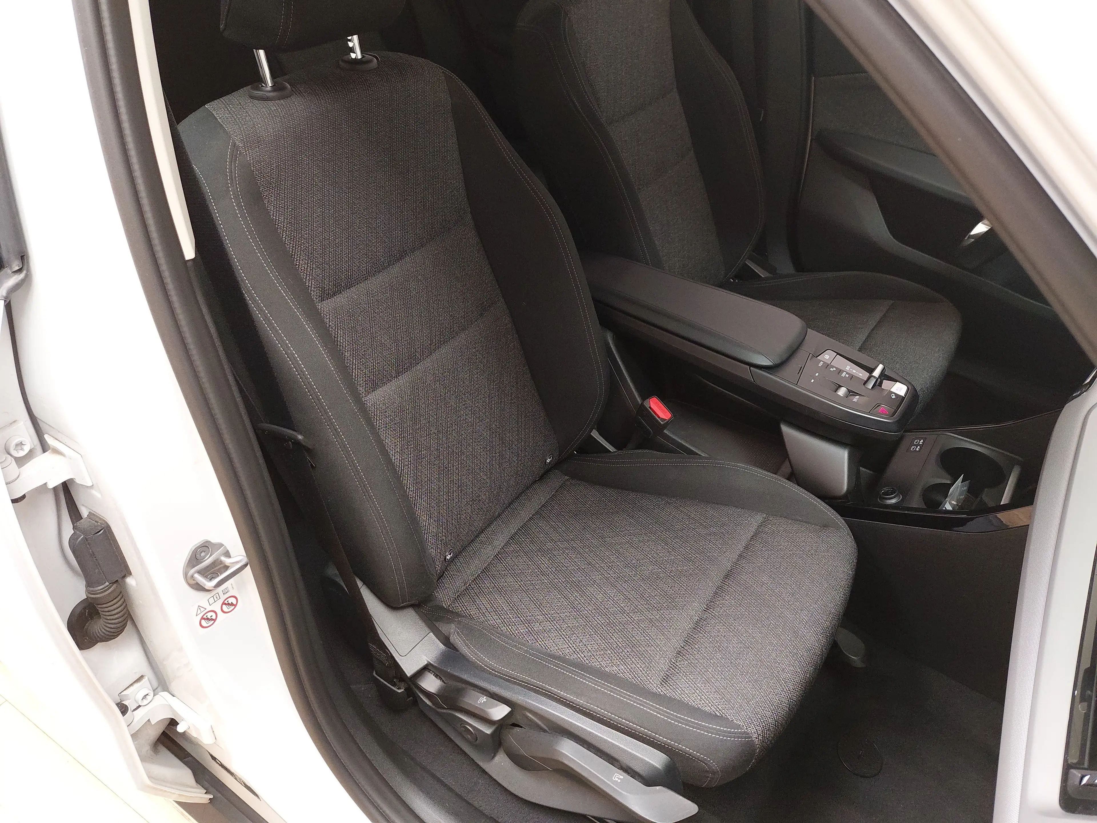 BMW iX1 xDrive Navi Shz RFK LED — photo 10