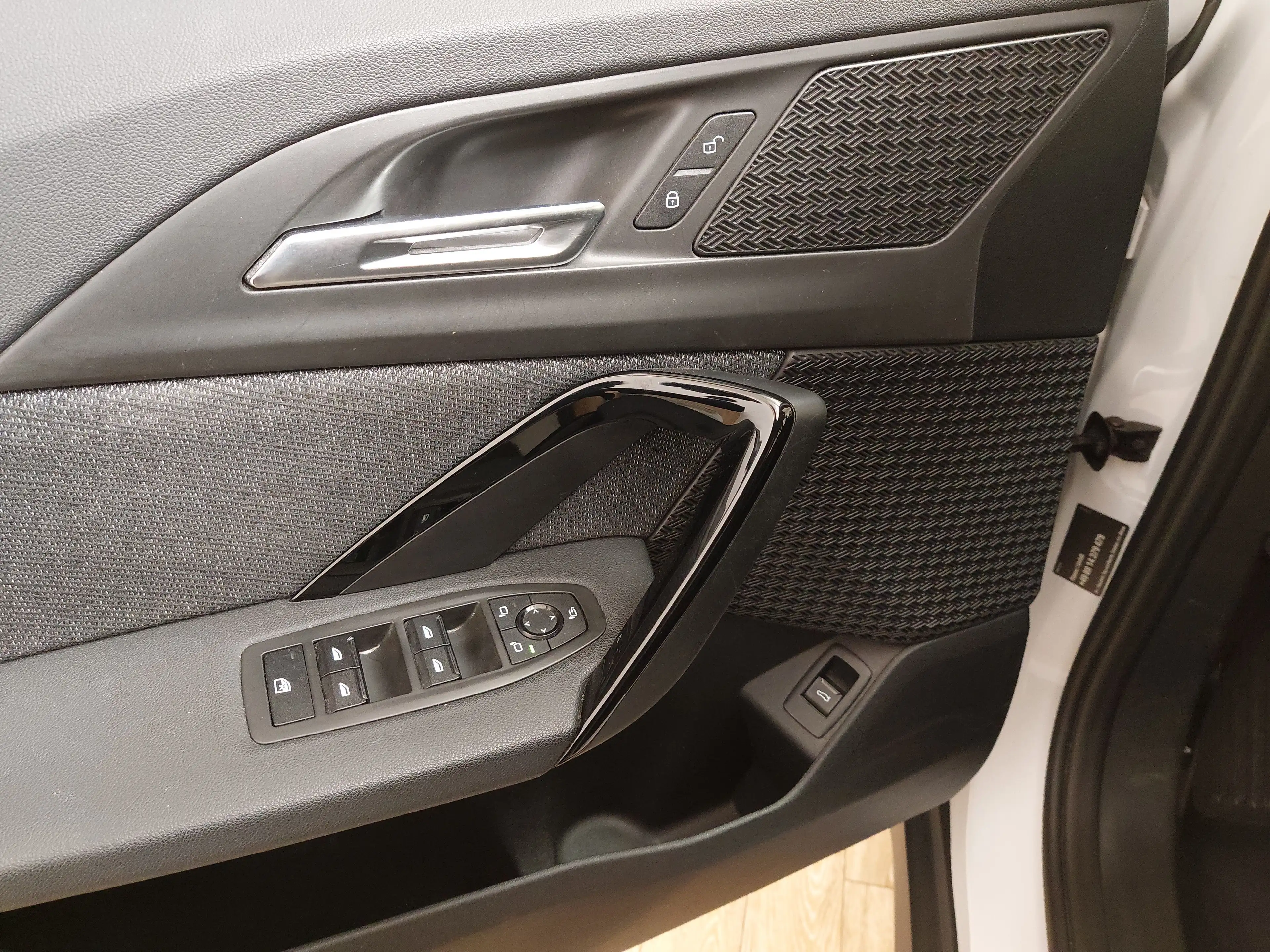 BMW iX1 xDrive Navi Shz RFK LED — photo 5