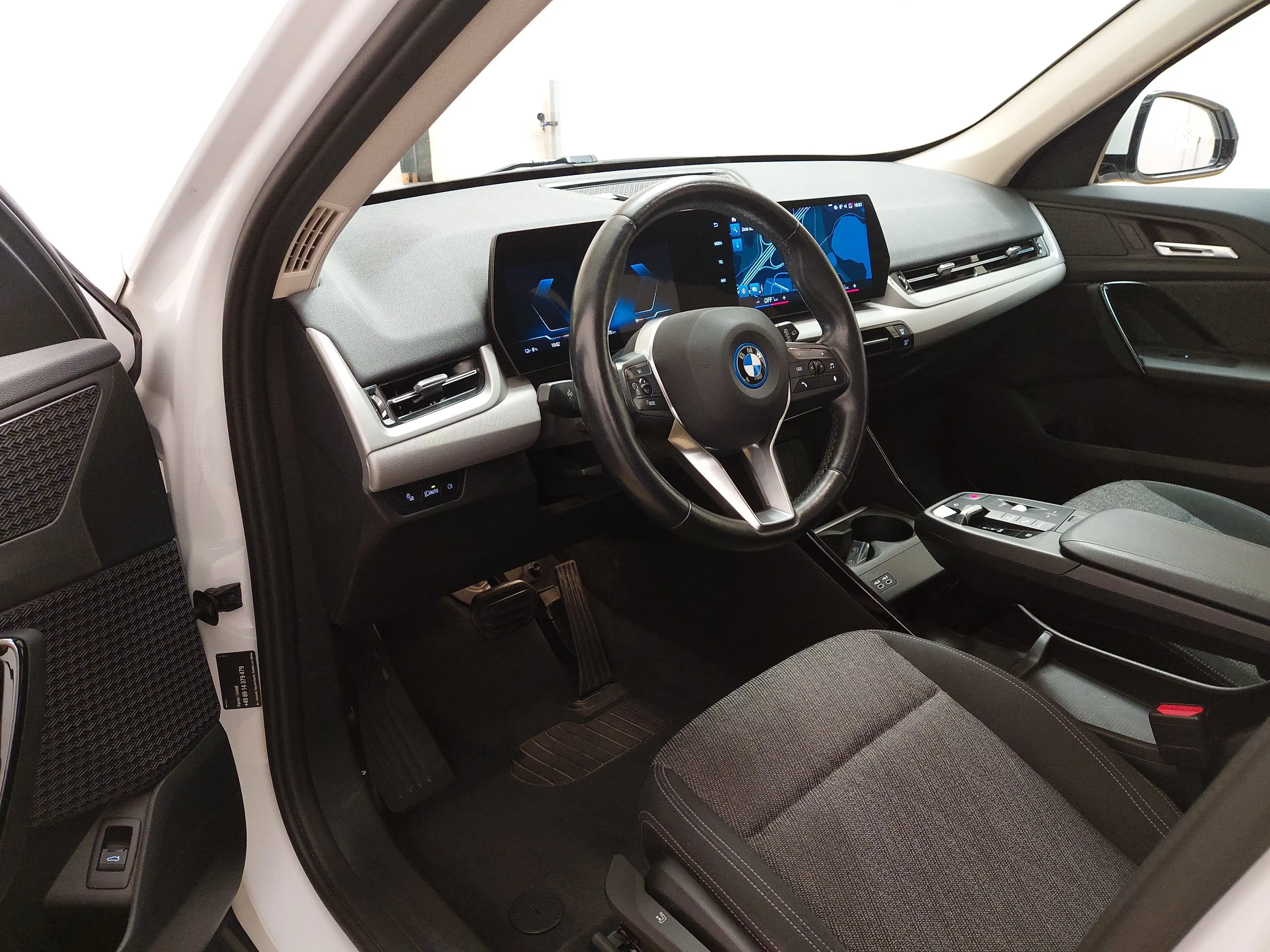 BMW iX1 xDrive Navi Shz RFK LED — photo 6