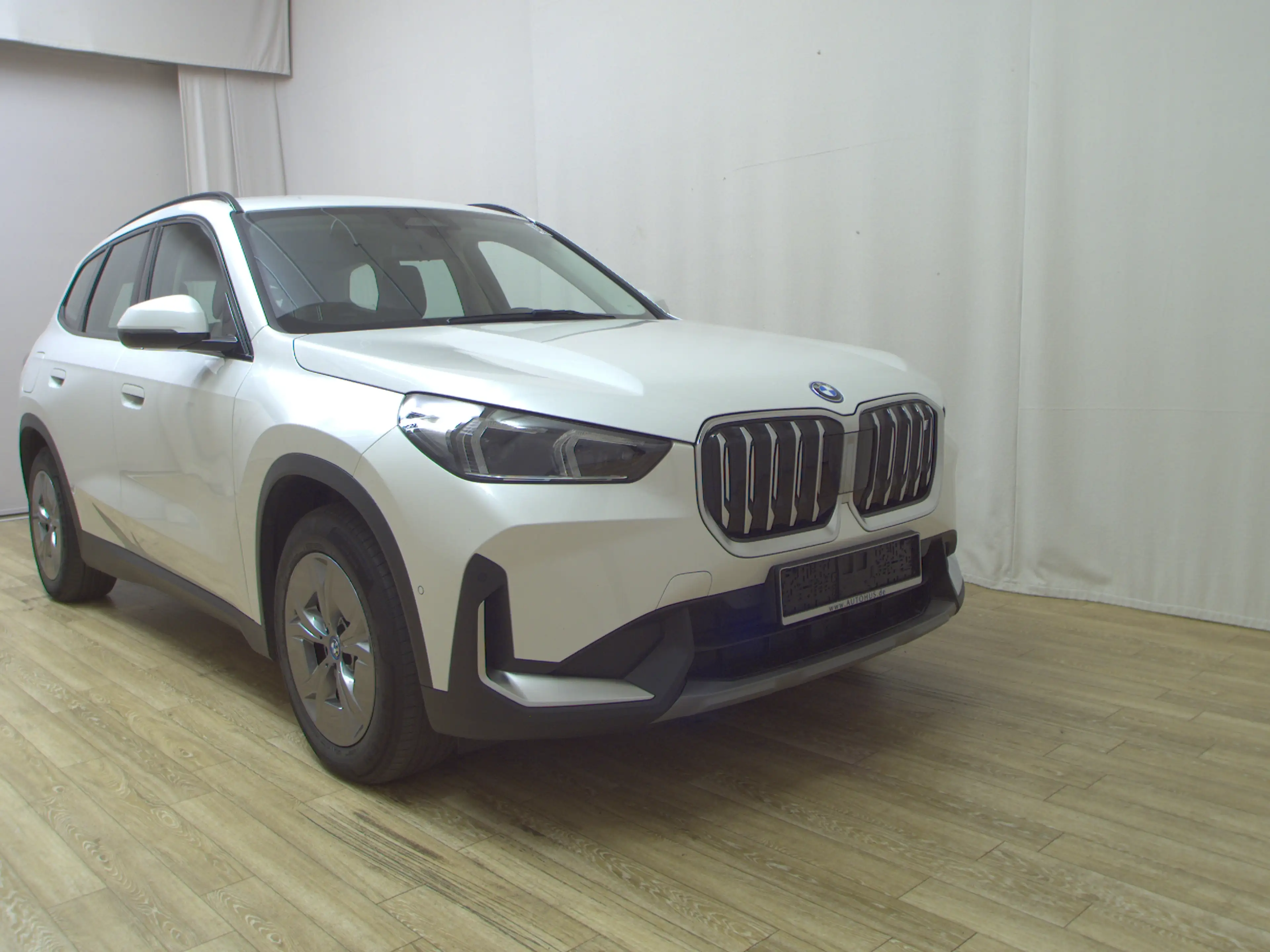 BMW iX1 xDrive Navi Shz RFK LED — photo 3
