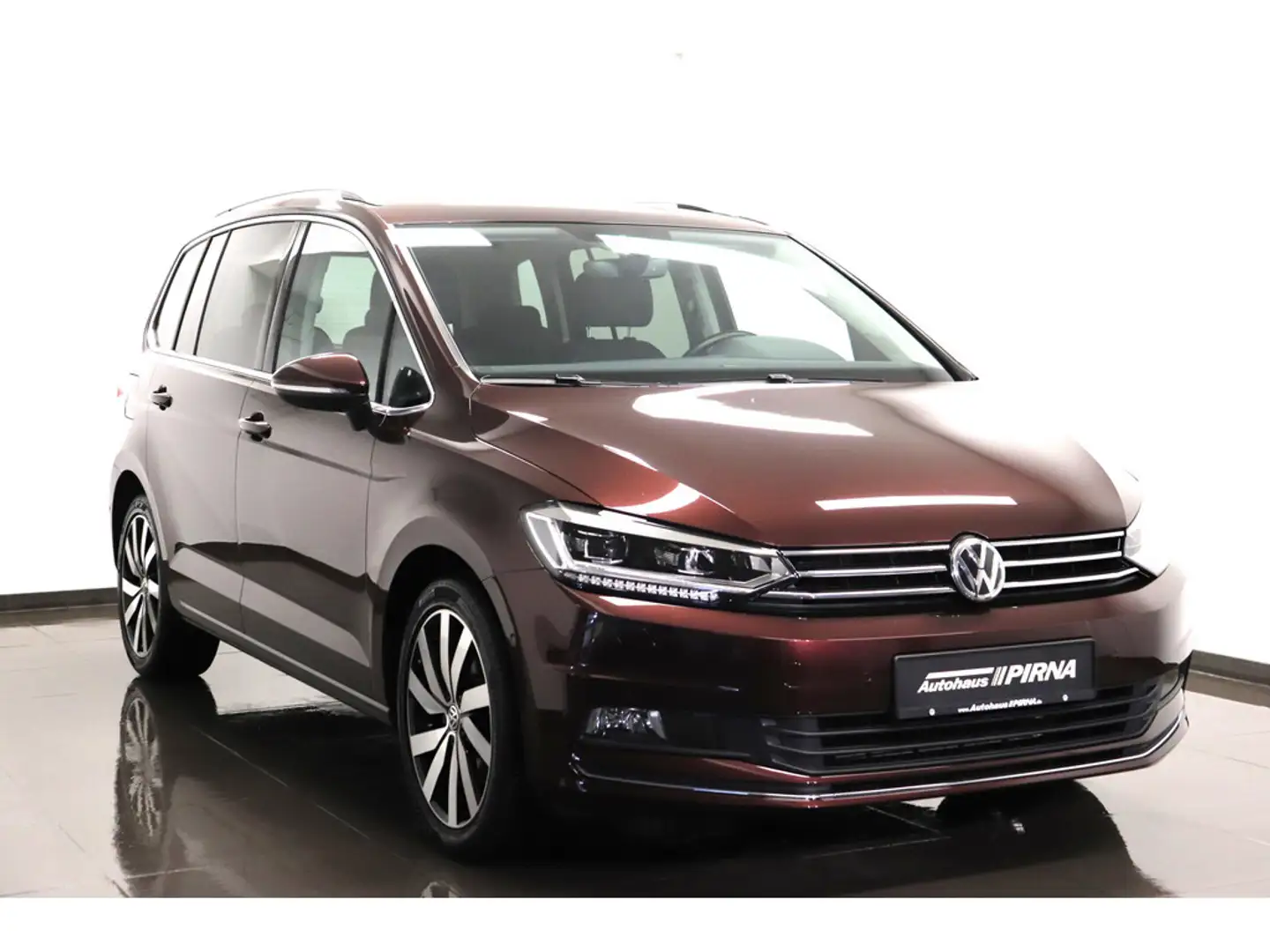 Volkswagen Touran Highline 1.5 TSI DSG Discover Pro LED Rood - 2