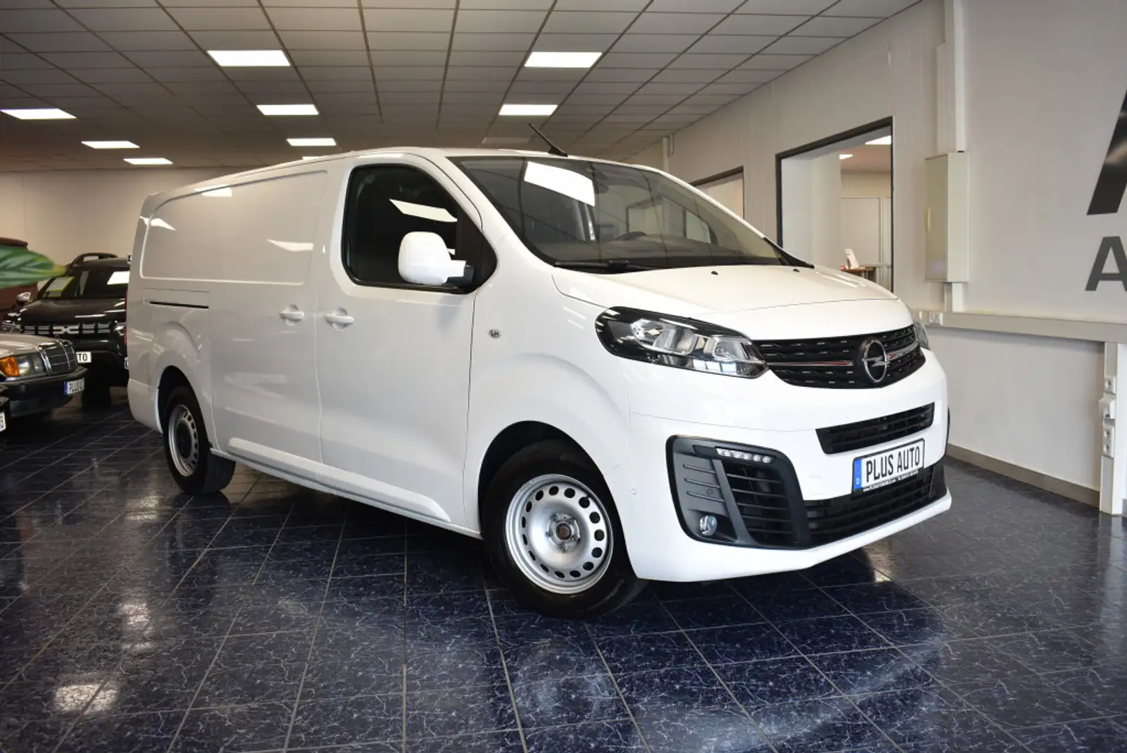 Opel Vivaro 2,0 CDTi Elegance L3 3-Sitze Aut. PDC Wit - 1