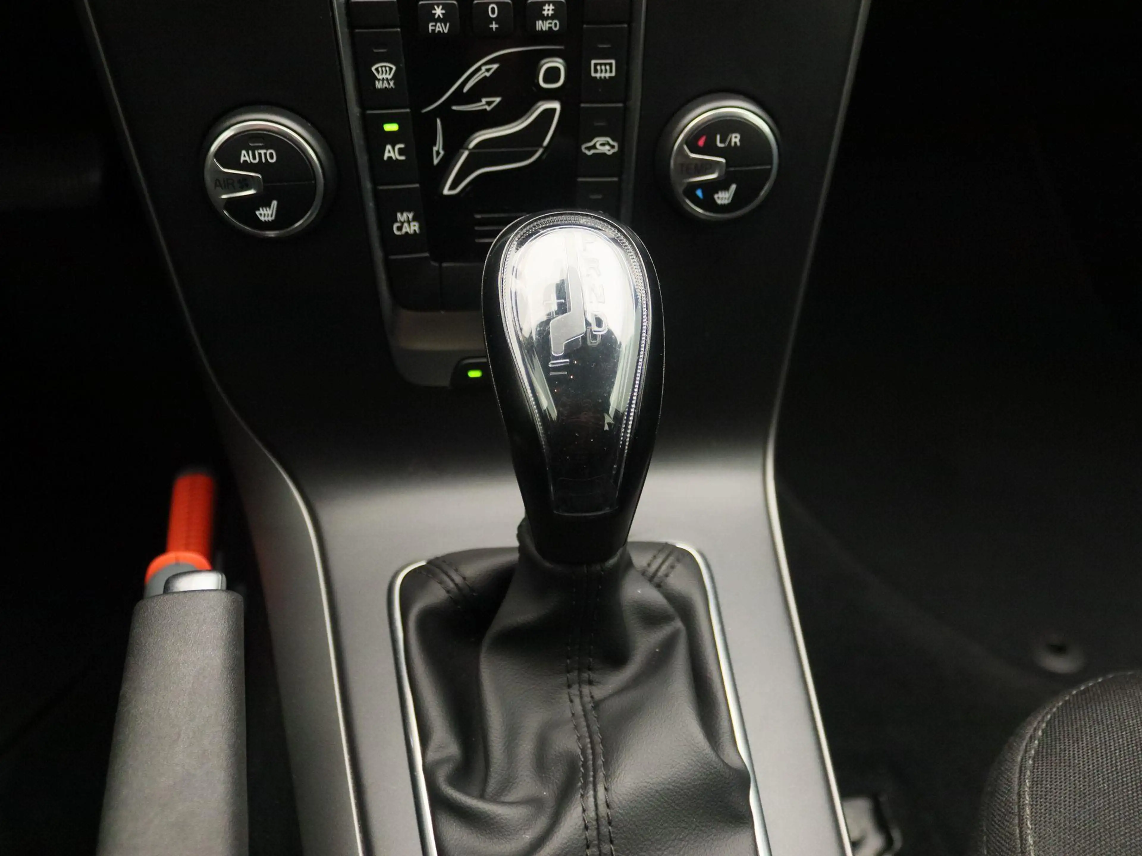 Volvo V40 Cross Country 1.5 T3 Summum WORDT VERWACHT | Climate Control | C — photo 11