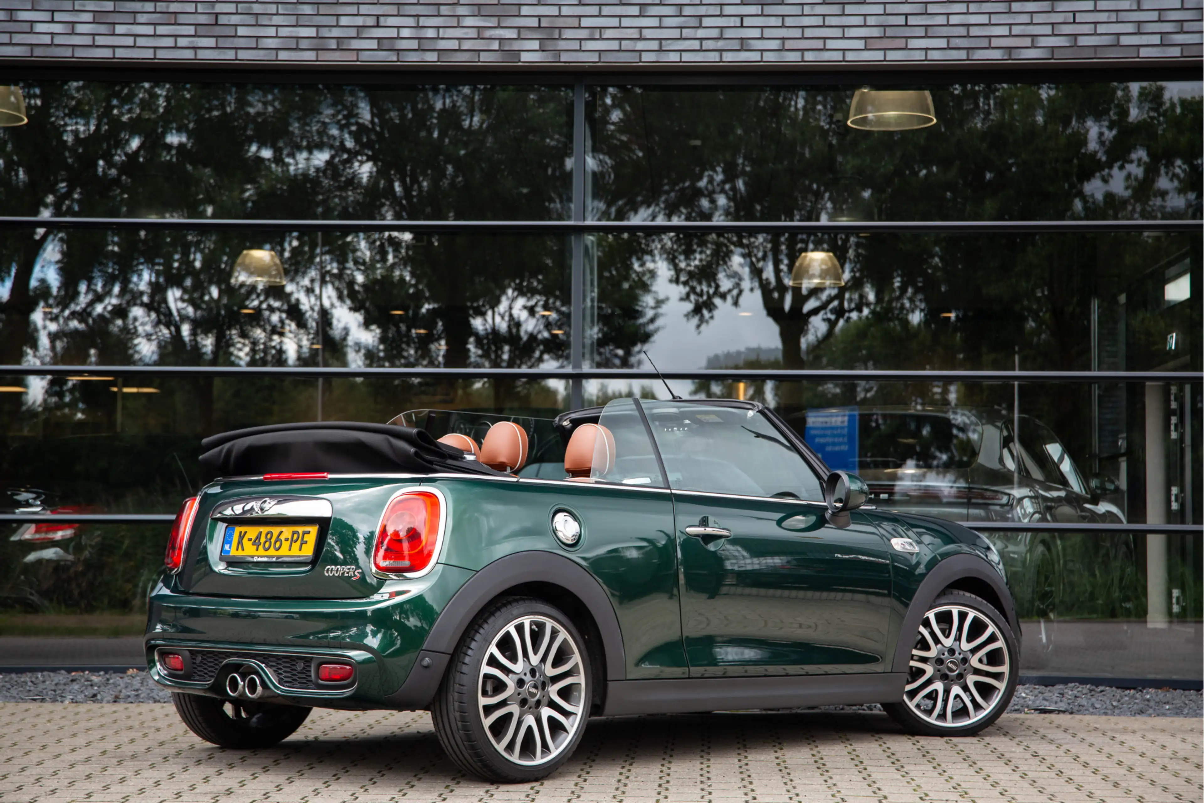 MINI Cooper S Cabrio 2.0 Chili Serious Business , Adap. Cruise, H&K, St — photo 3