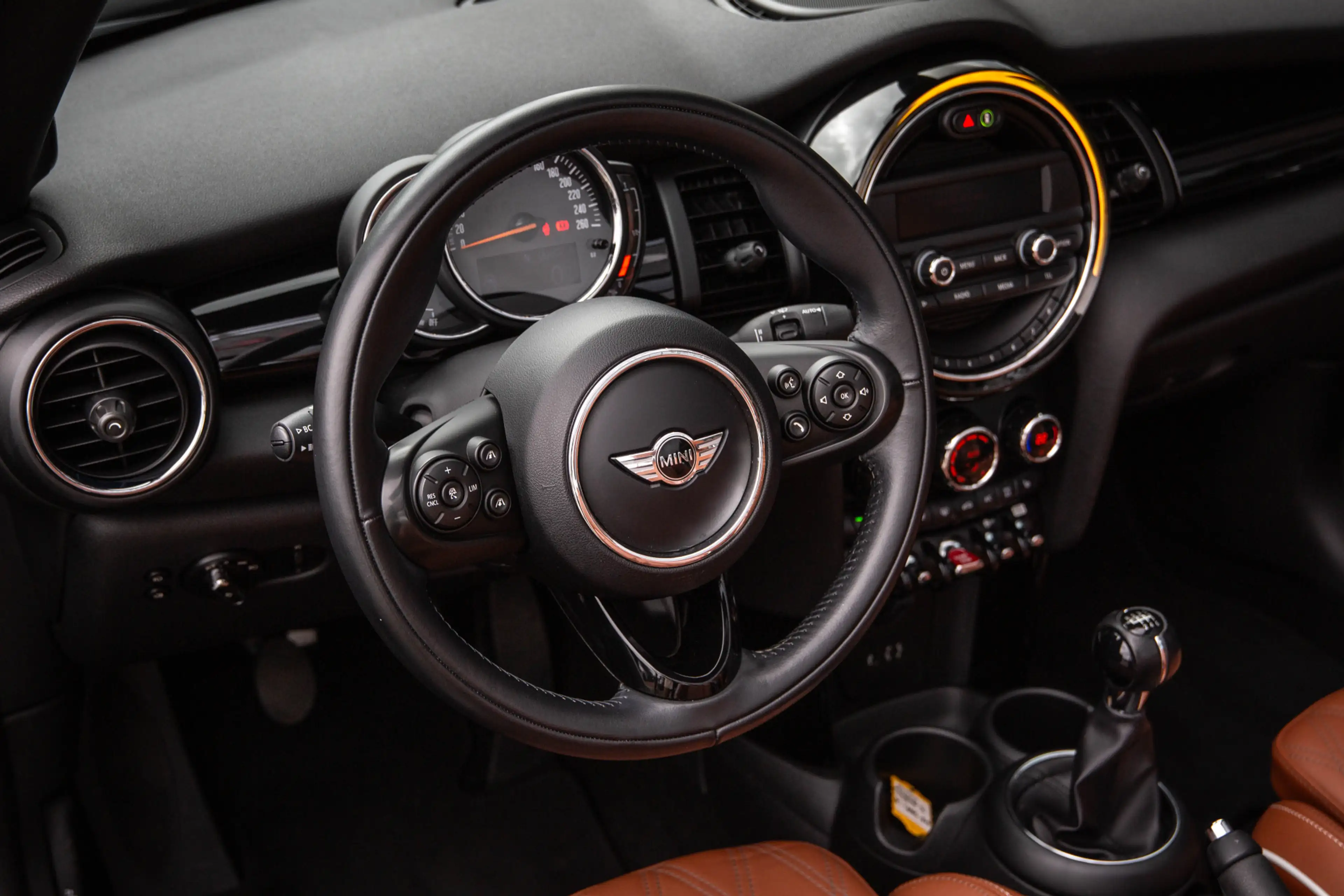 MINI Cooper S Cabrio 2.0 Chili Serious Business , Adap. Cruise, H&K, St — photo 6