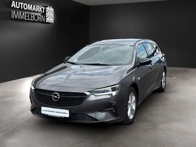 Opel Insignia view 3