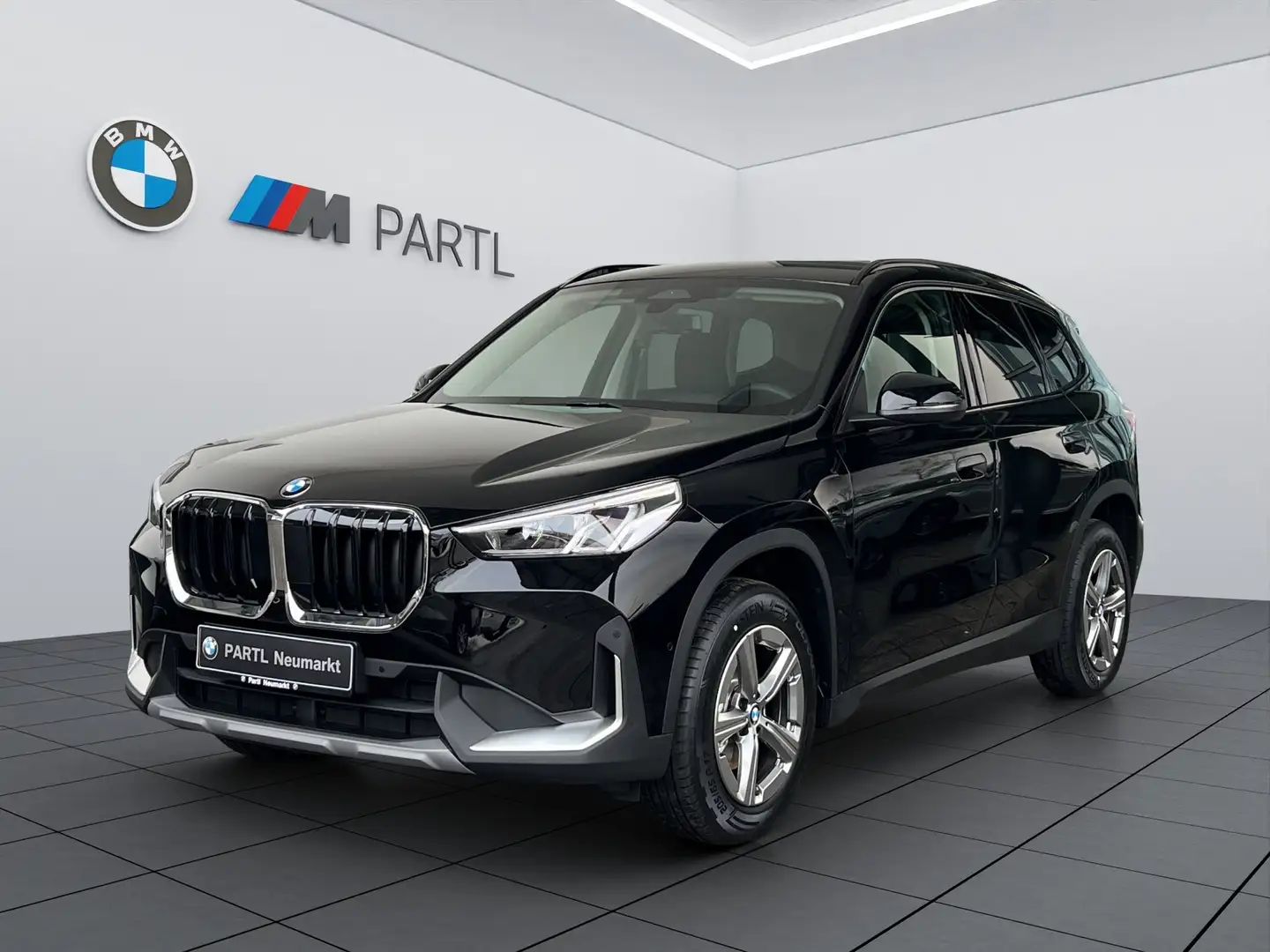 BMW X1 sDrive18i LED AHK RFK Parkassist. Schwarz - 1