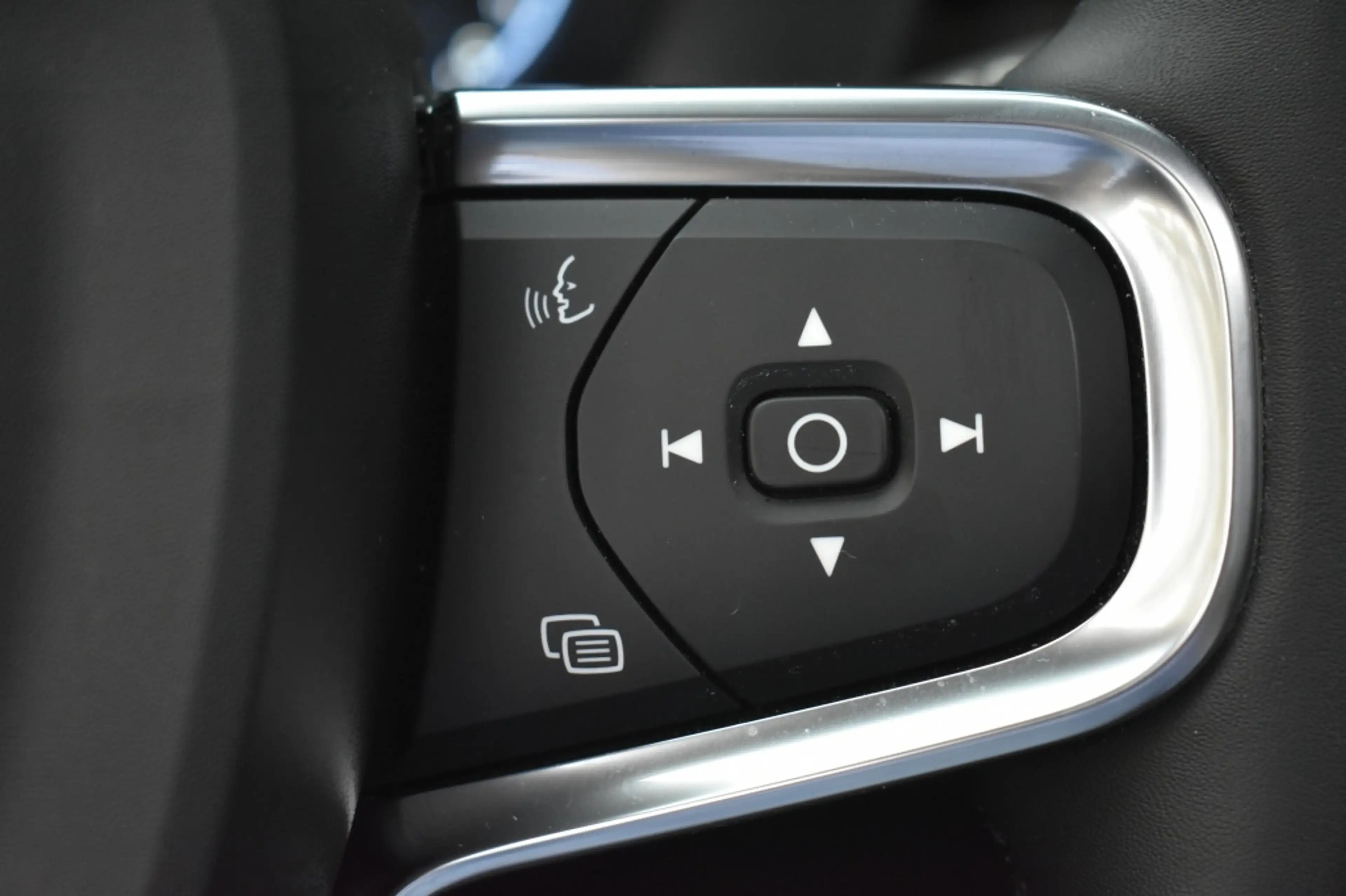 Volvo XC40 T4 211pk [Plug-in] Ultra Dark | Driver Assist | 20 — photo 36