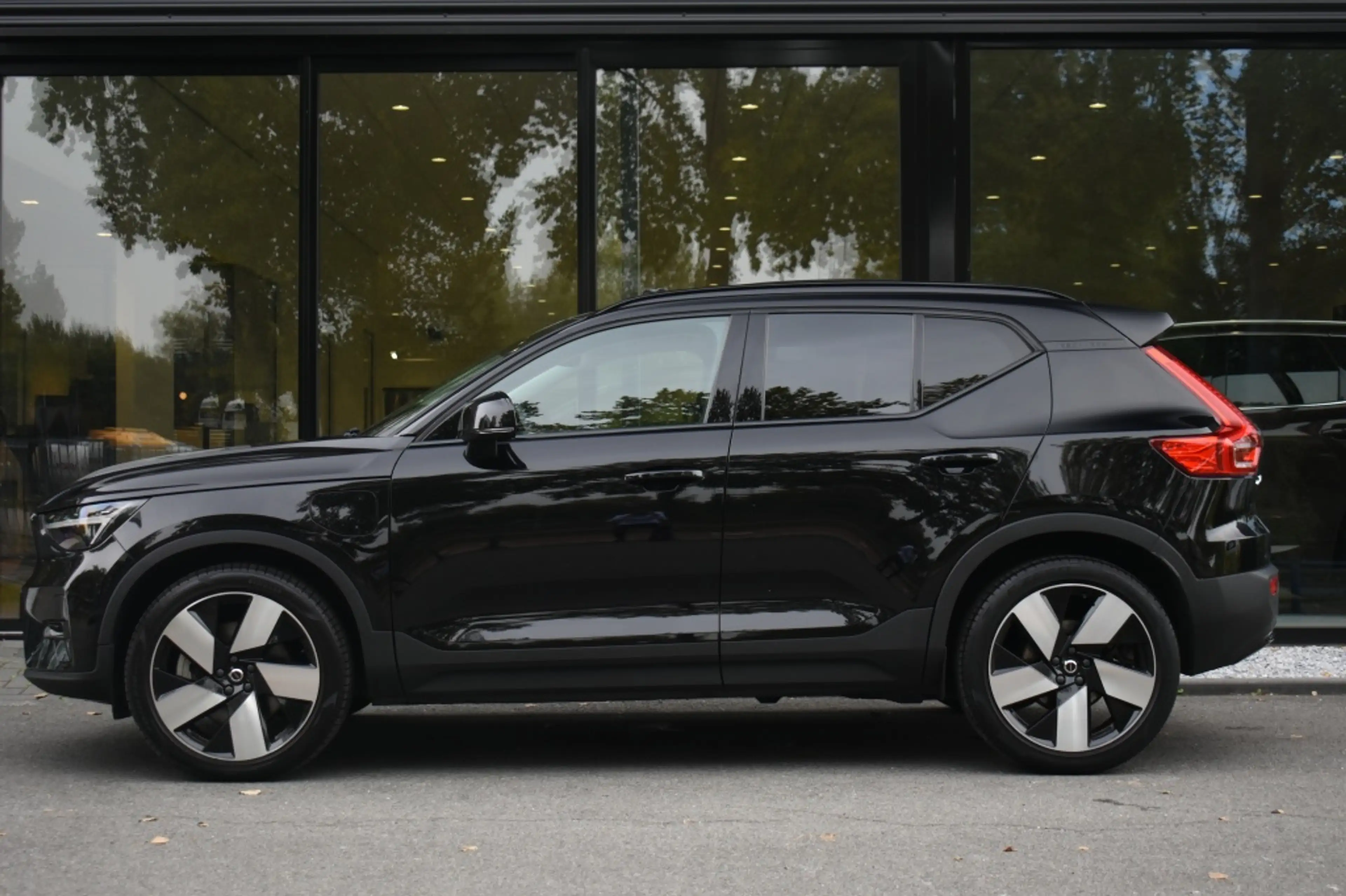 Volvo XC40 T4 211pk [Plug-in] Ultra Dark | Driver Assist | 20 — photo 5