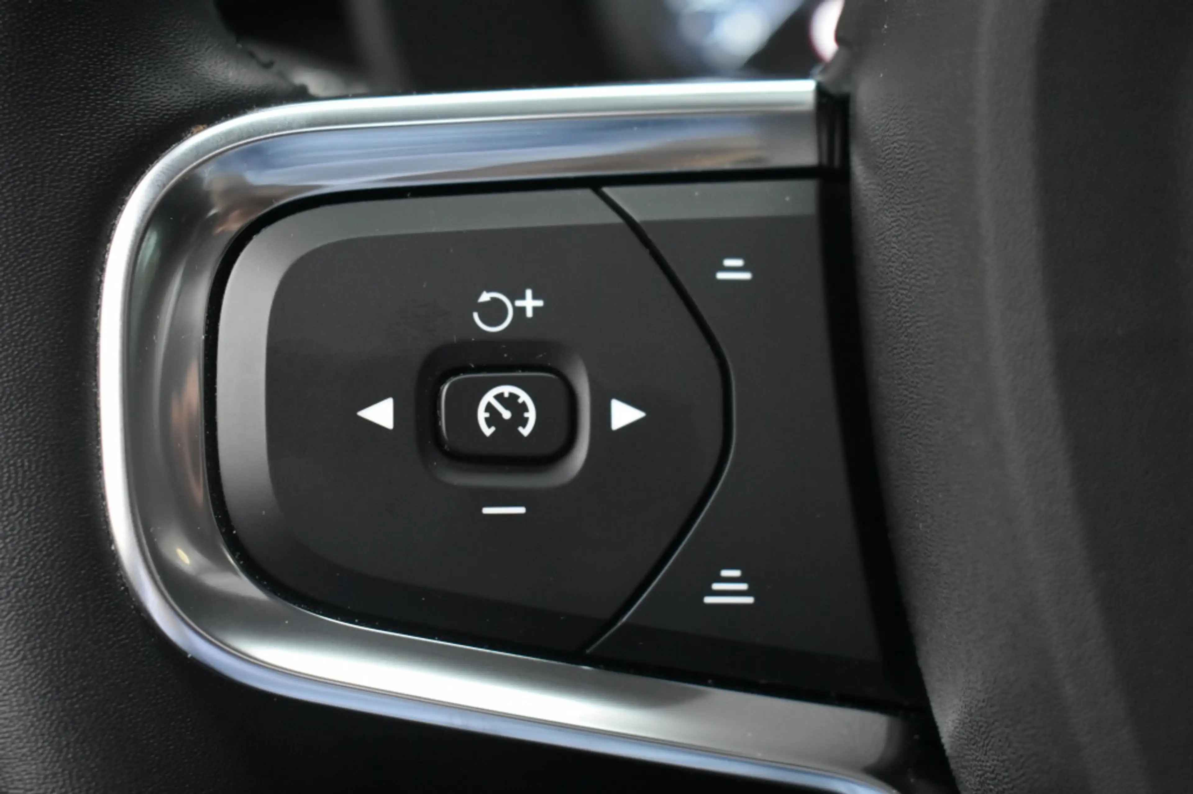 Volvo XC40 T4 211pk [Plug-in] Ultra Dark | Driver Assist | 20 — photo 35