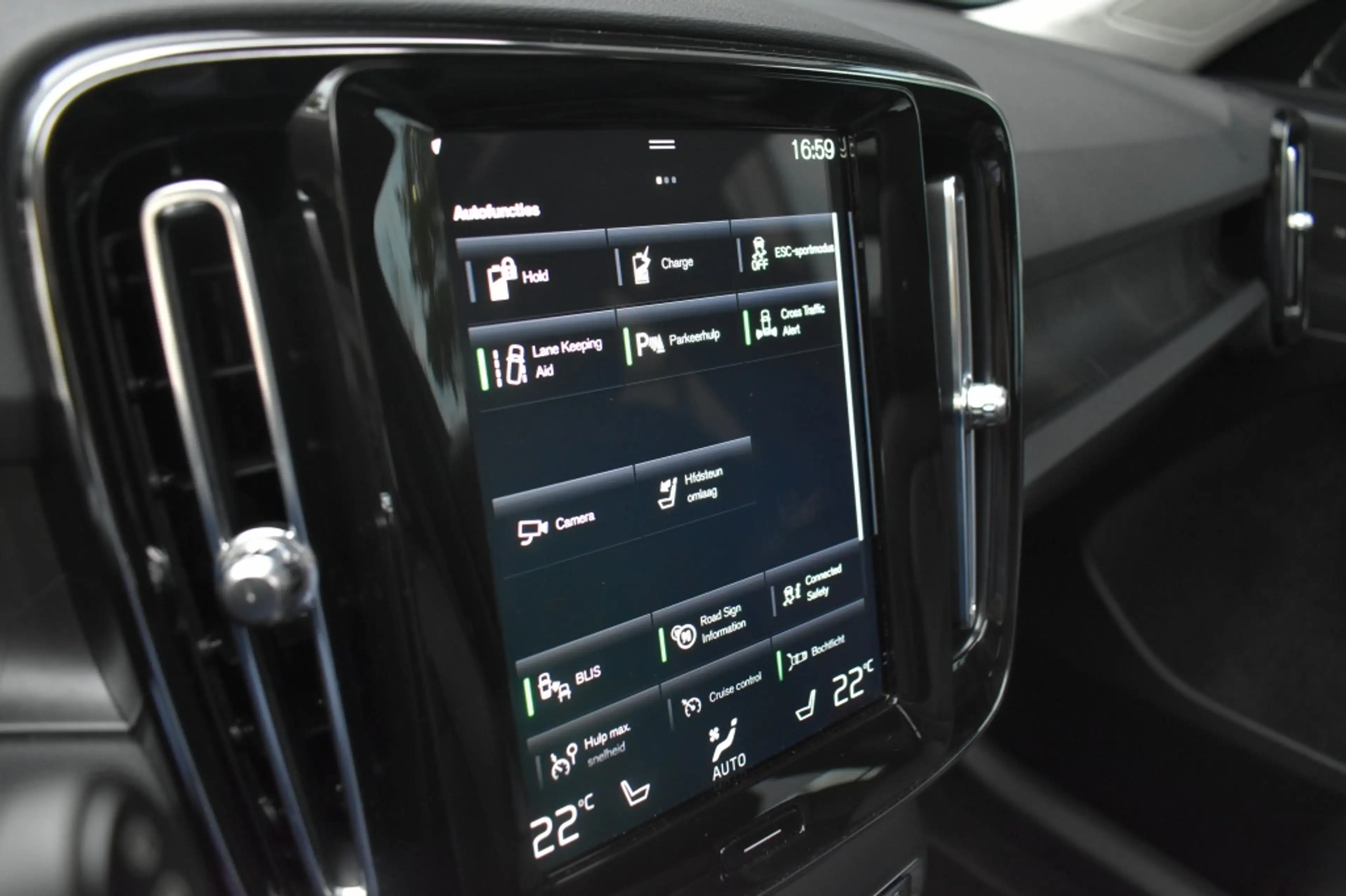 Volvo XC40 T4 211pk [Plug-in] Ultra Dark | Driver Assist | 20 — photo 27