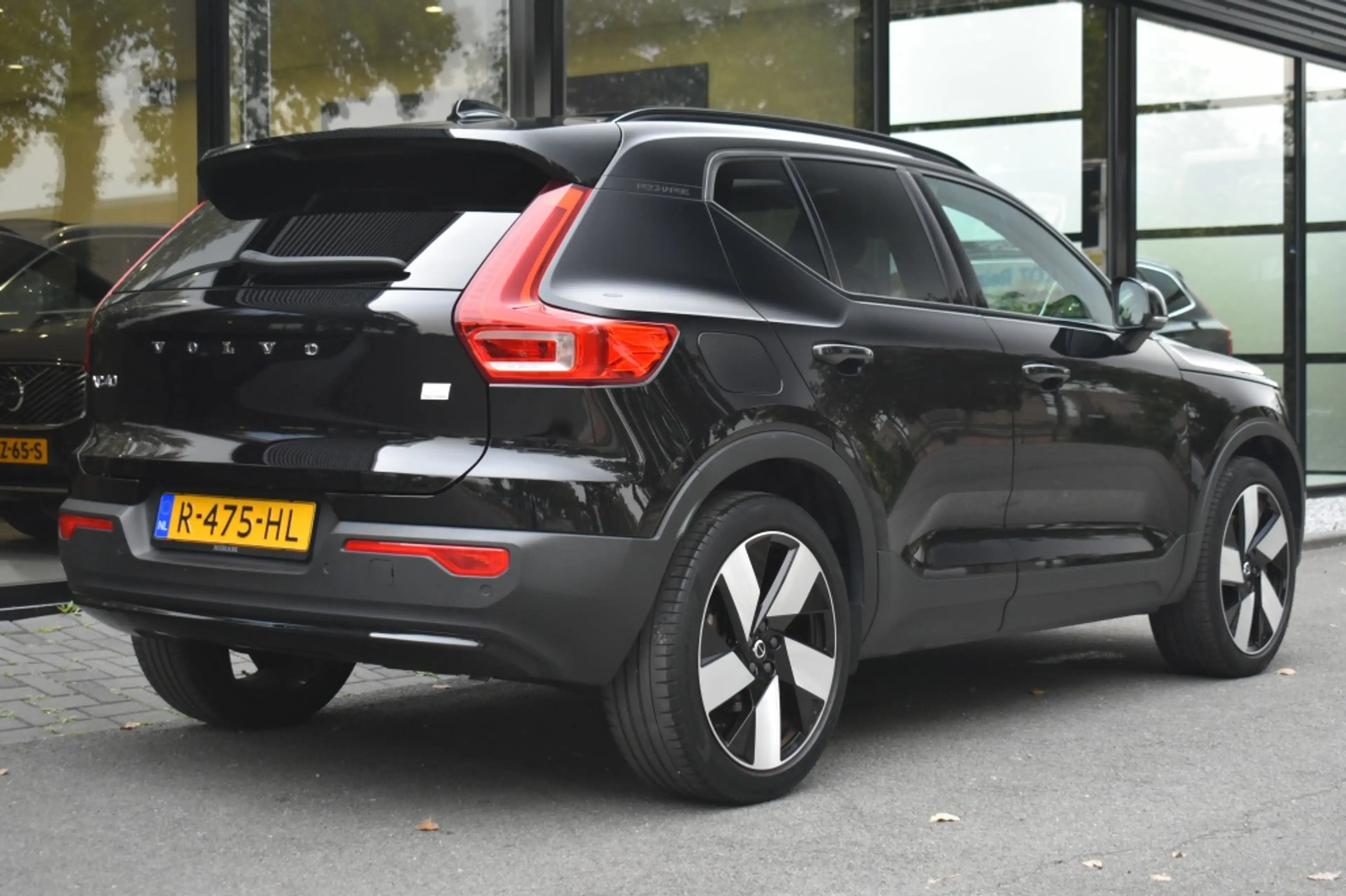 Volvo XC40 T4 211pk [Plug-in] Ultra Dark | Driver Assist | 20 — photo 2