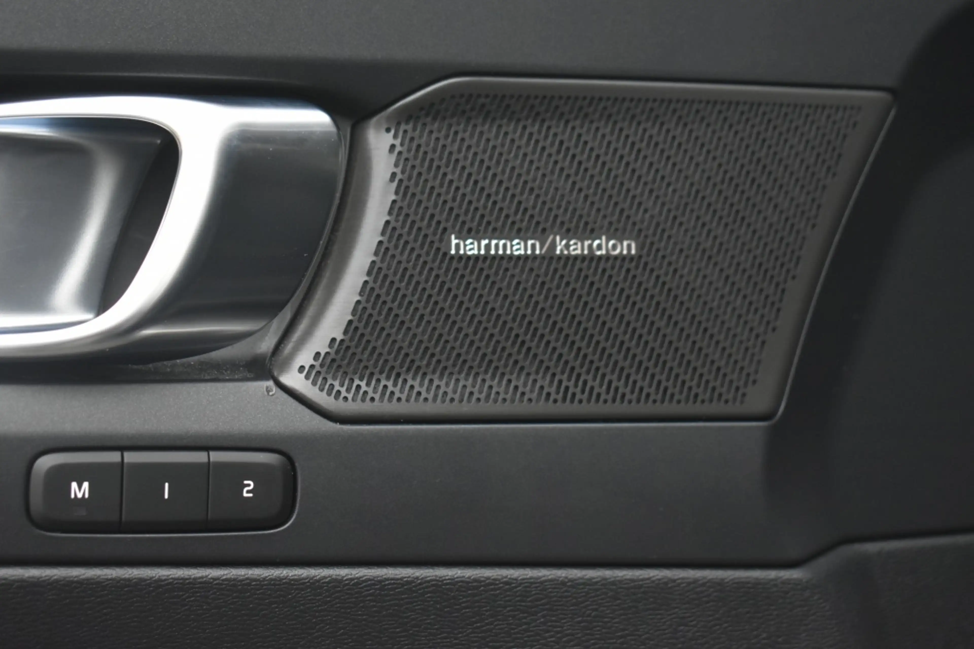 Volvo XC40 T4 211pk [Plug-in] Ultra Dark | Driver Assist | 20 — photo 18