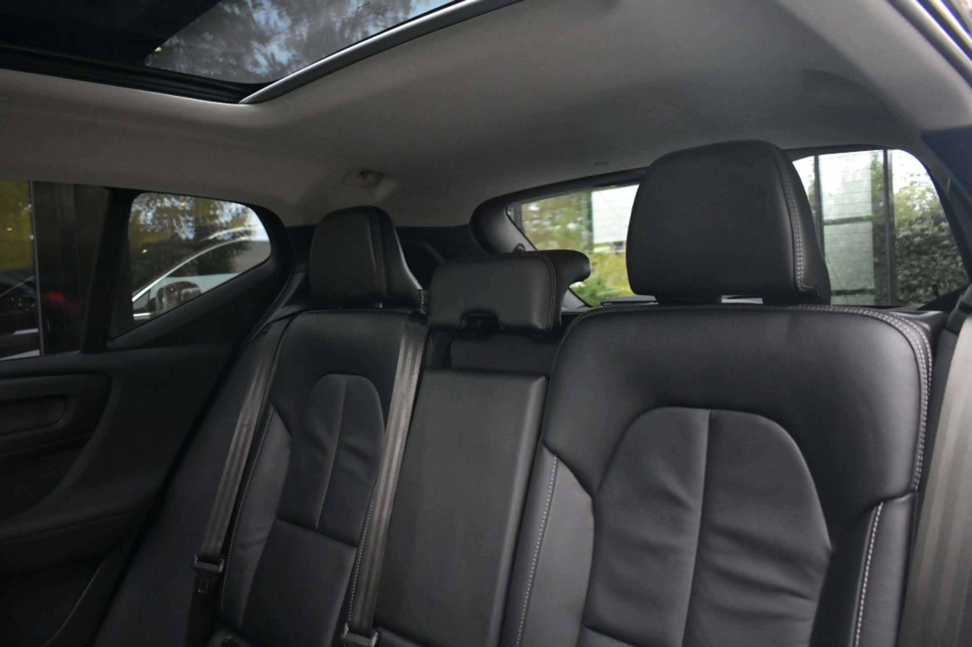 Volvo XC40 T4 211pk [Plug-in] Ultra Dark | Driver Assist | 20 — photo 16