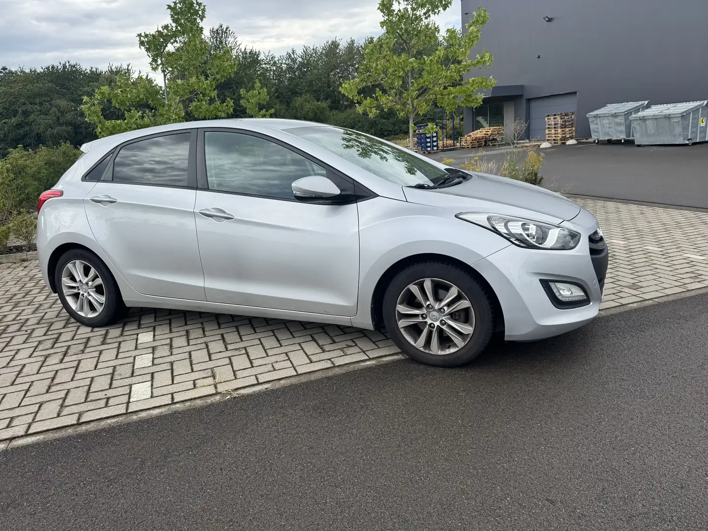 Hyundai i30 1.4i Climatisation/ jante / rd de recul / - 1