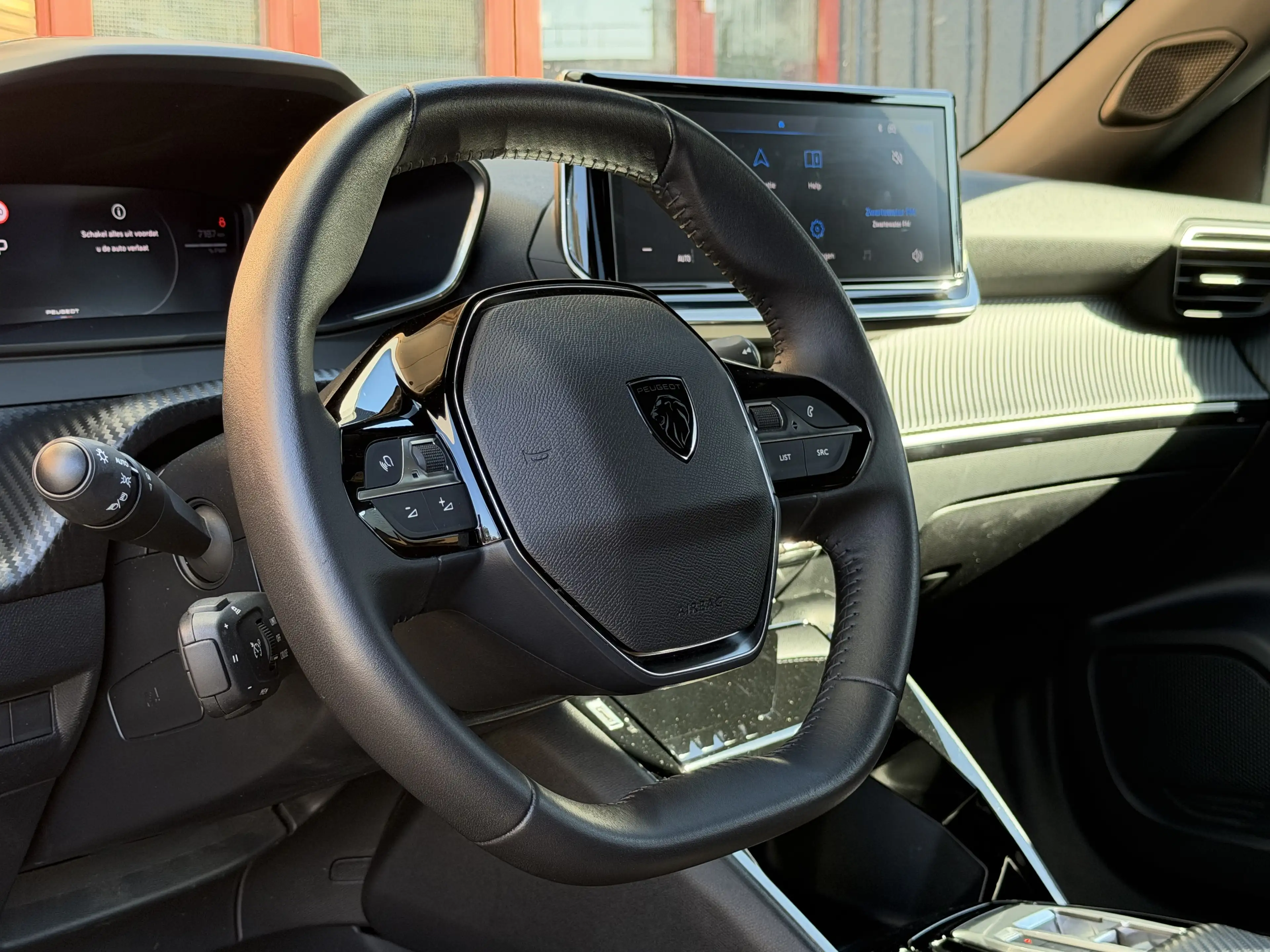 Peugeot e-2008 EV Allure Pack 50 kWh — photo 7