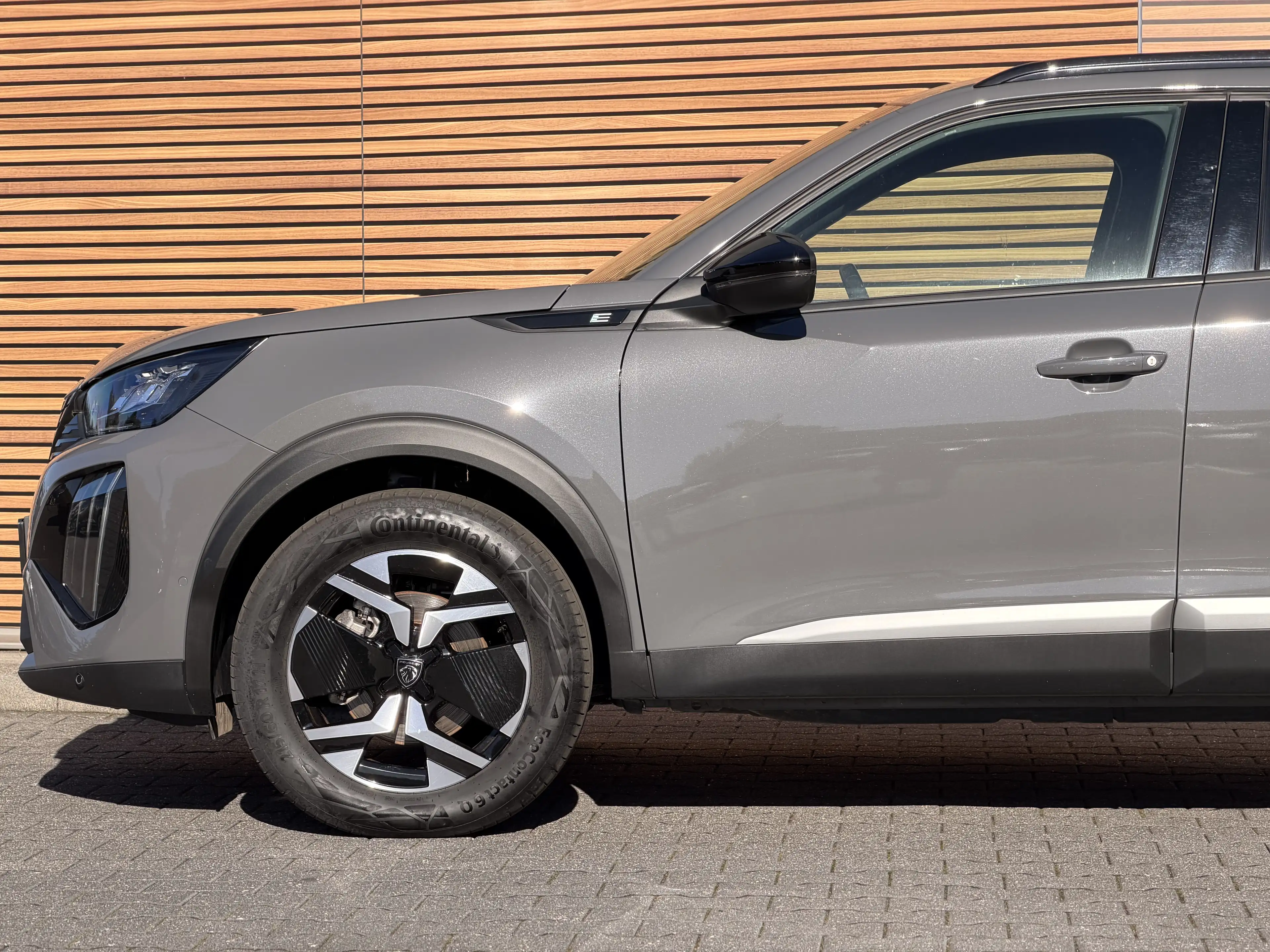 Peugeot e-2008 EV Allure Pack 50 kWh — photo 12