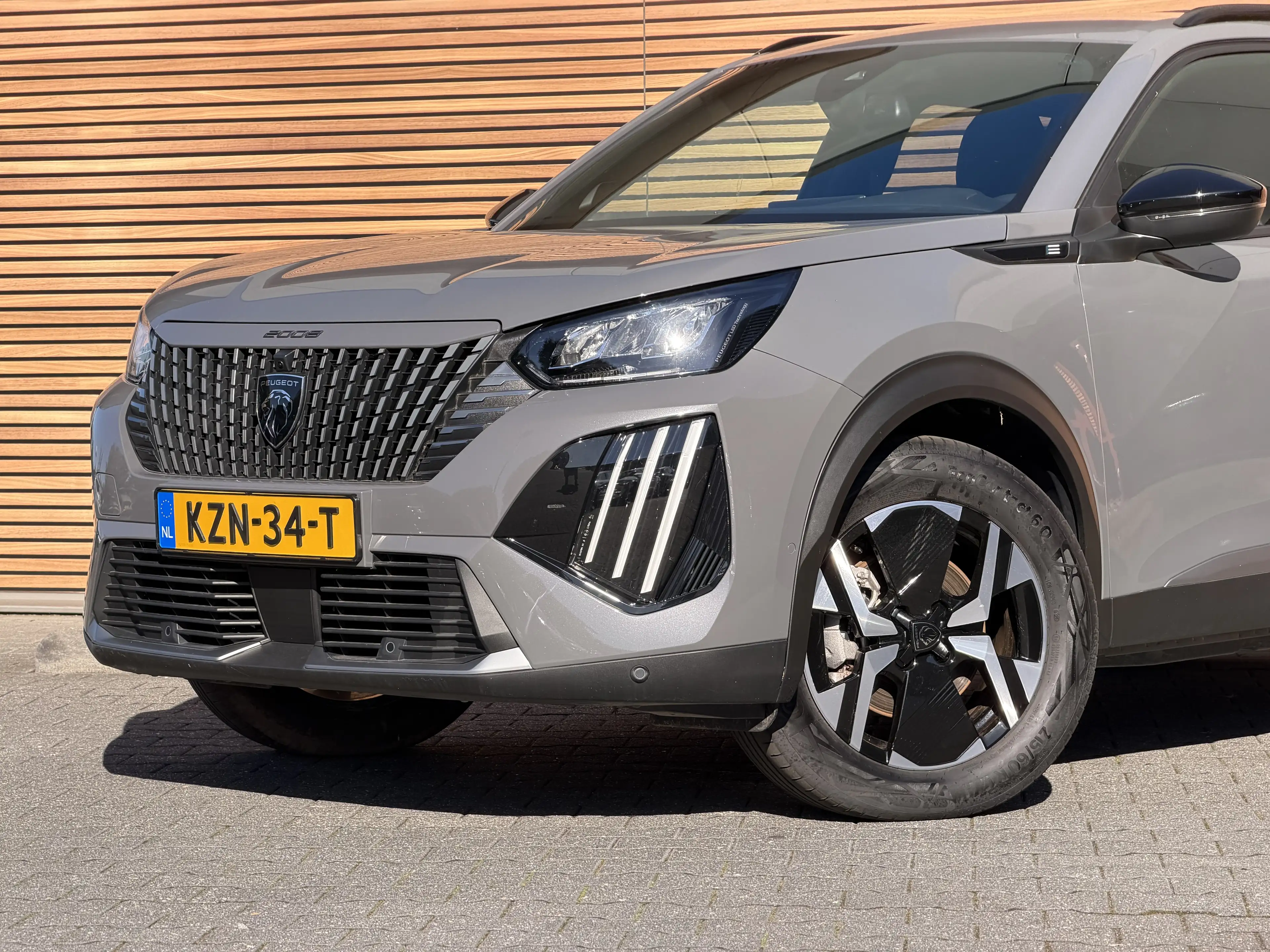 Peugeot e-2008 EV Allure Pack 50 kWh — photo 11