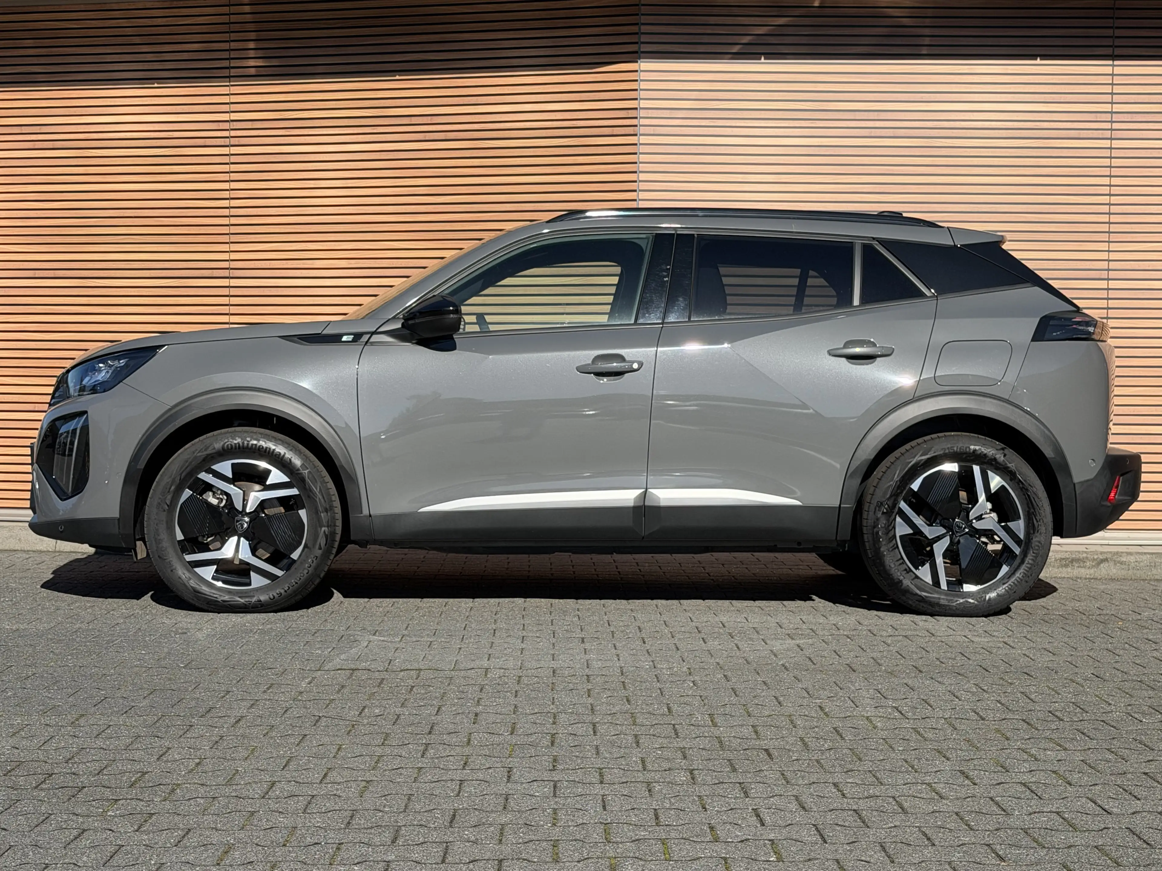Peugeot e-2008 EV Allure Pack 50 kWh — photo 5